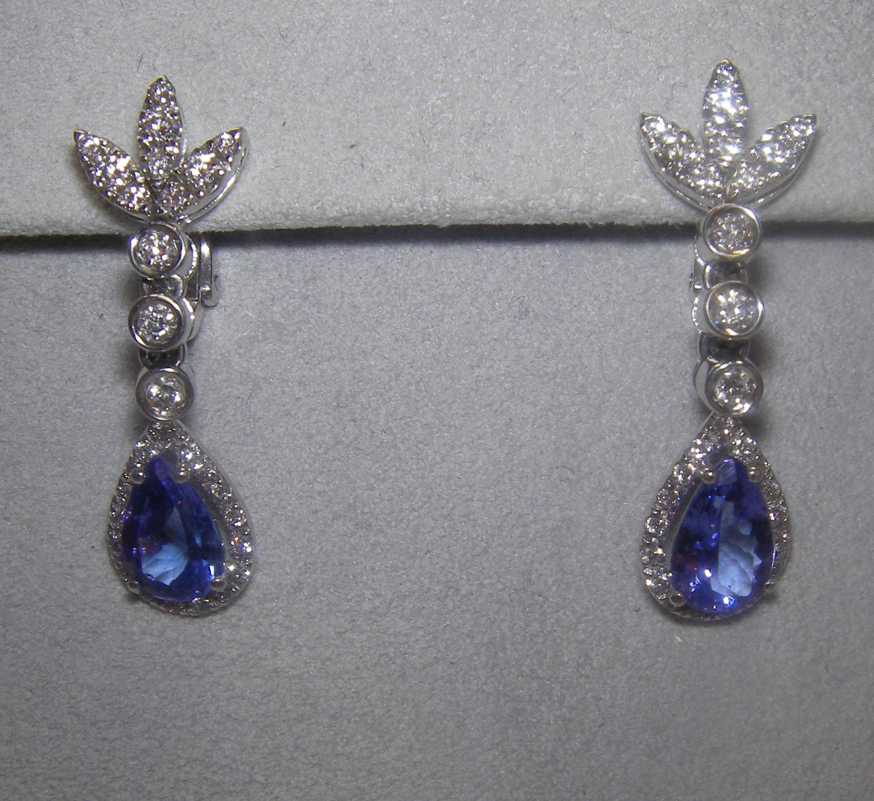 18 Karat White Gold Diamond and Tanzanite Dangle Earrings



2 Tanzanite cab. 2,76 Carats
58  Diamonds 0,92 Carats


Founded in 1974, Gianni Lazzaro is a family-owned jewelery company based out of Düsseldorf, Germany.
Although rooted in Germany,