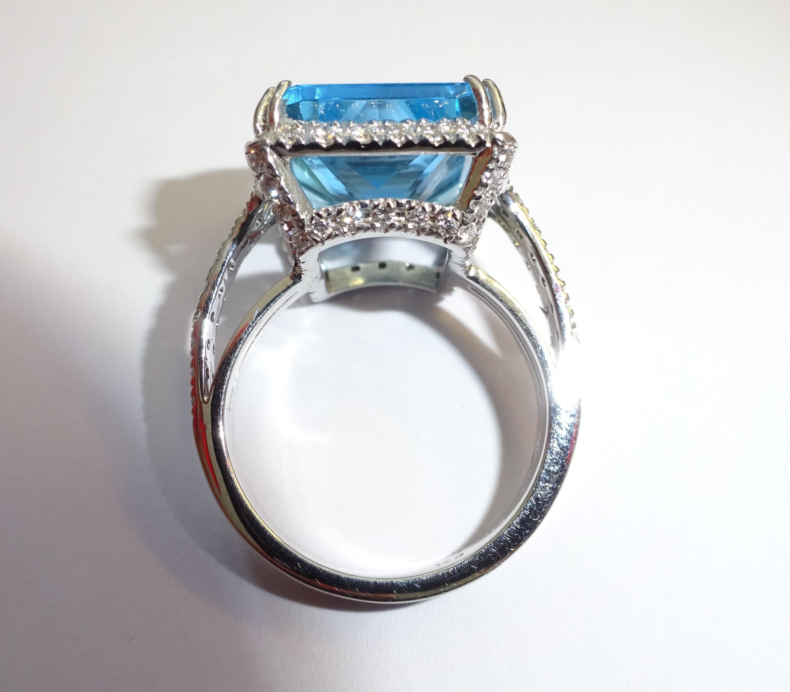 Women's or Men's 18 Karat White Gold Diamond and Topaz Cocktail Ring For Sale