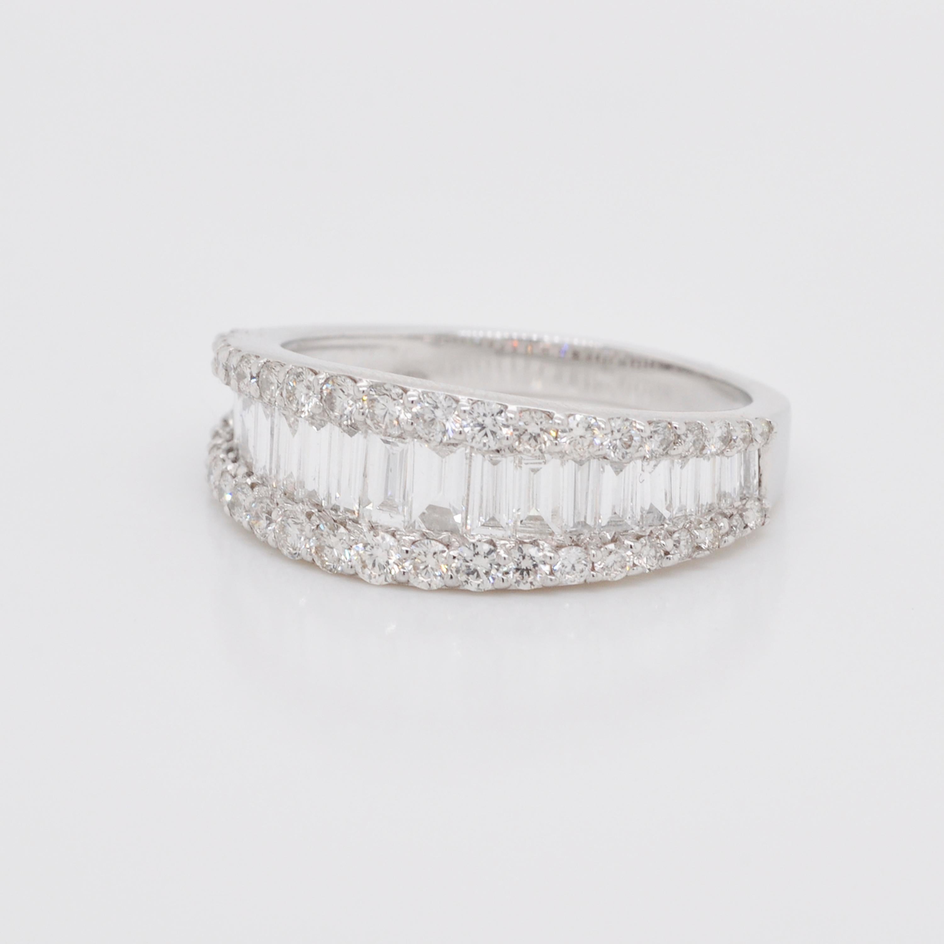 18 Karat Weißgold Diamant Baguette Contemporary Wedding Band Ring im Angebot 1