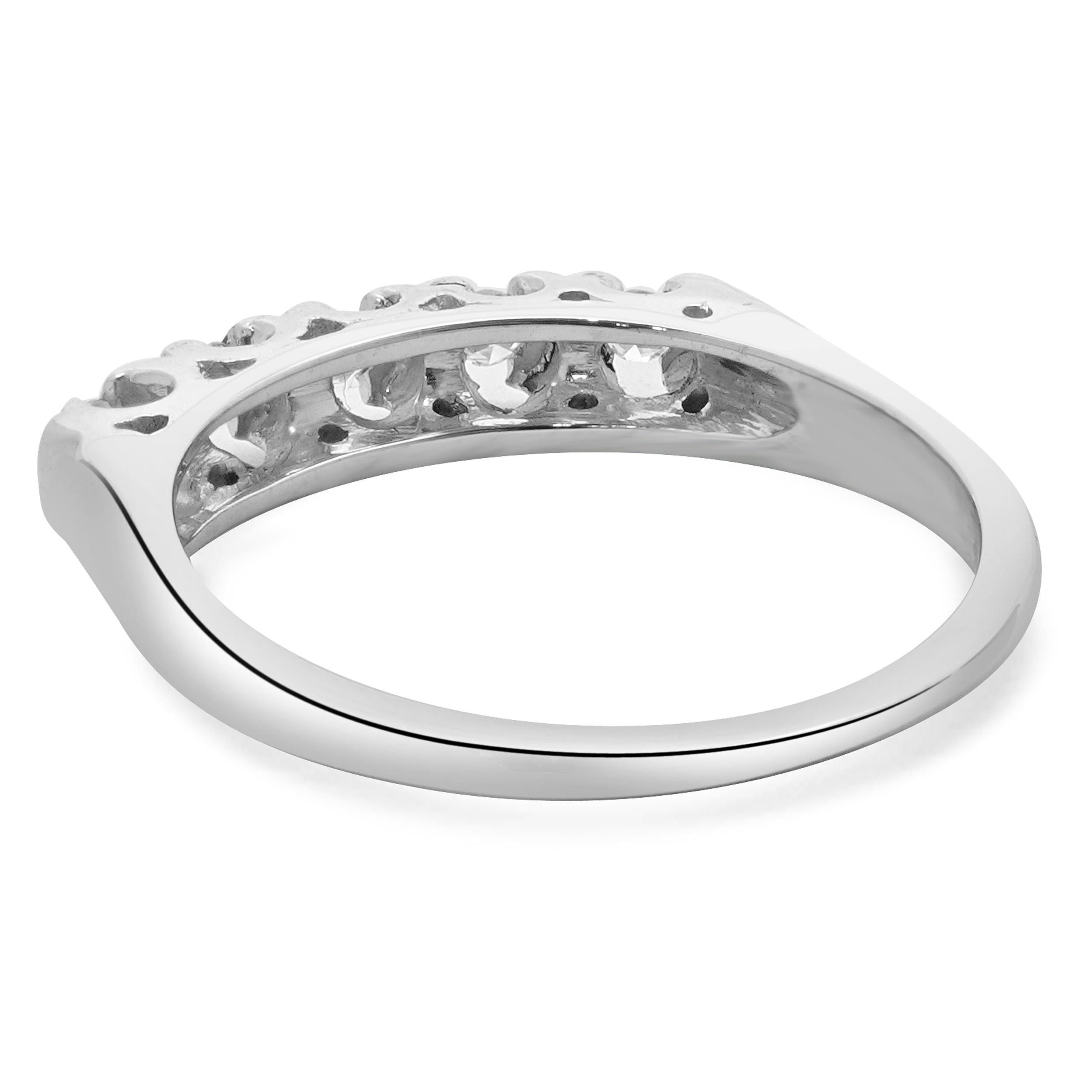 Anillo de diamantes de oro blanco de 18 quilates Corte único en venta
