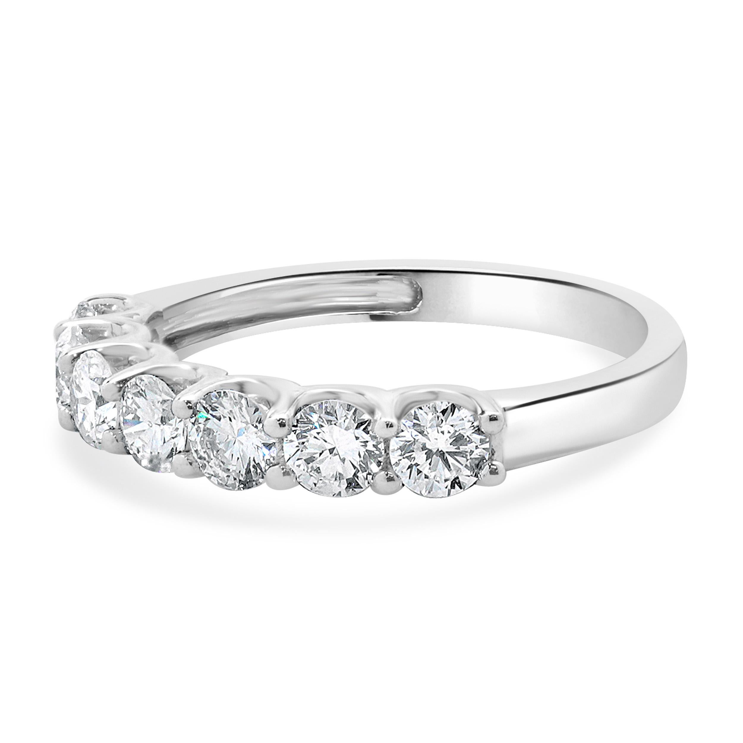 18 Karat Weißgold Diamantring mit Diamanten im Zustand „Hervorragend“ im Angebot in Scottsdale, AZ