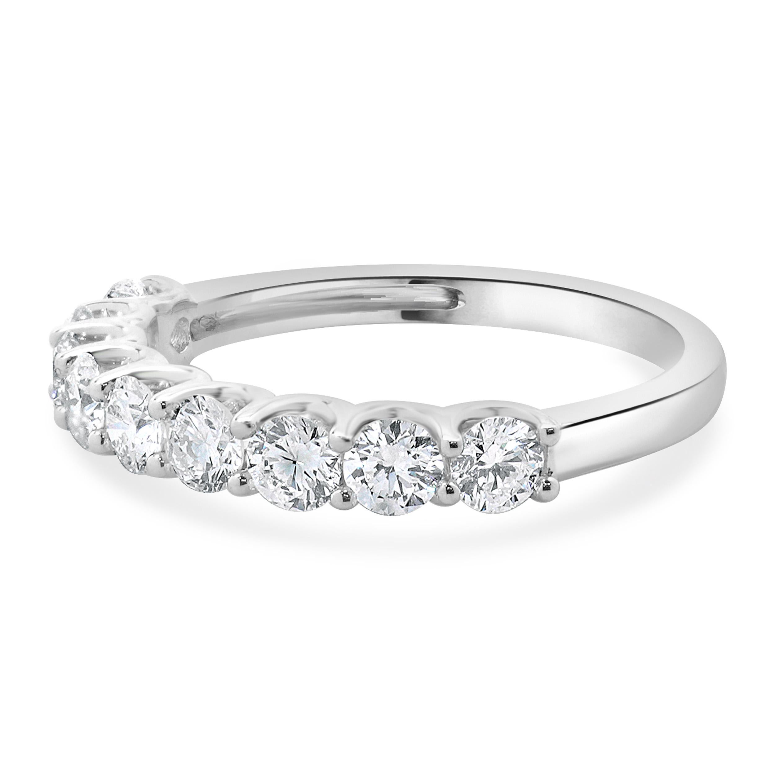 18 Karat Weißgold Diamantring mit Diamanten im Zustand „Hervorragend“ im Angebot in Scottsdale, AZ