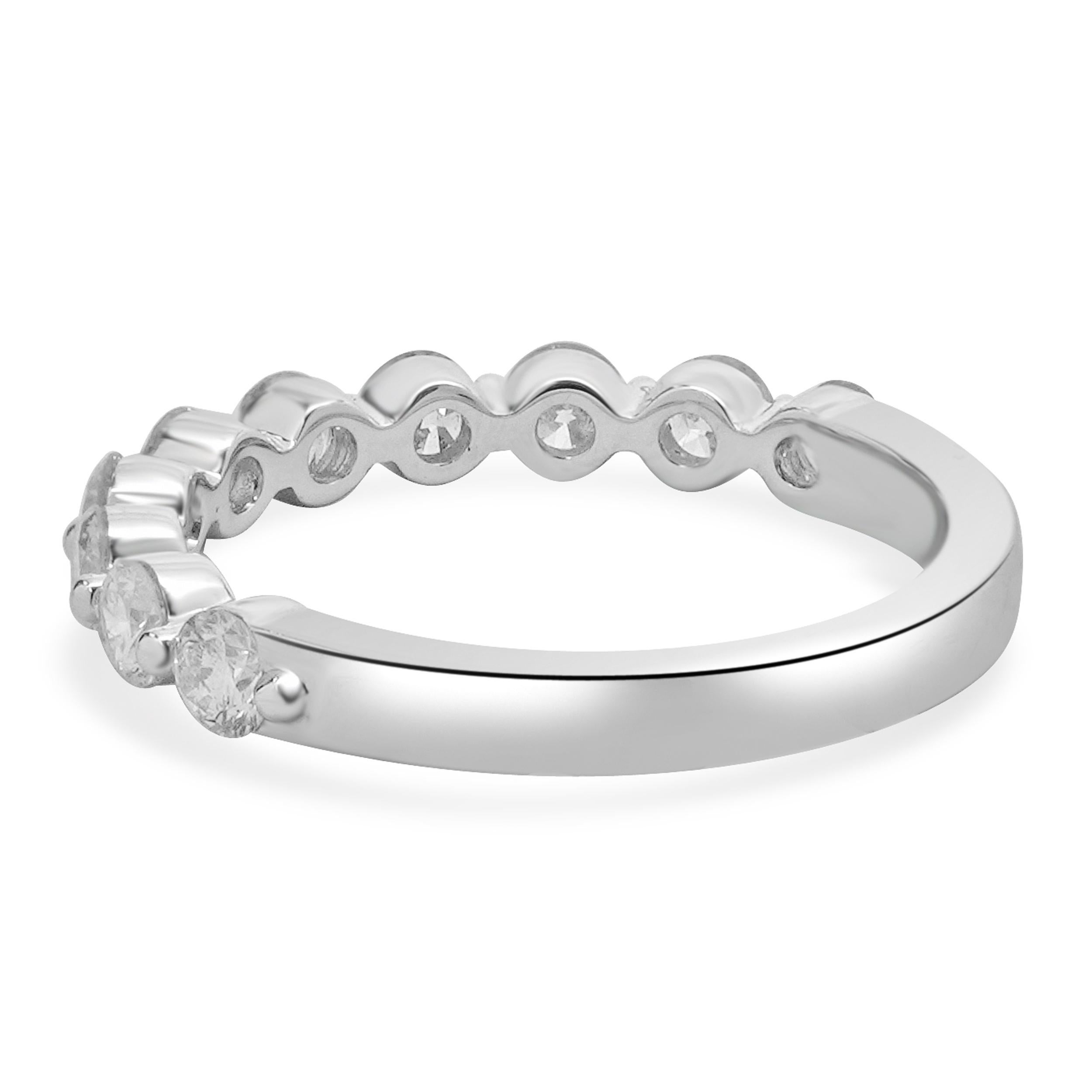 18 Karat White Gold Diamond Band In Excellent Condition For Sale In Scottsdale, AZ