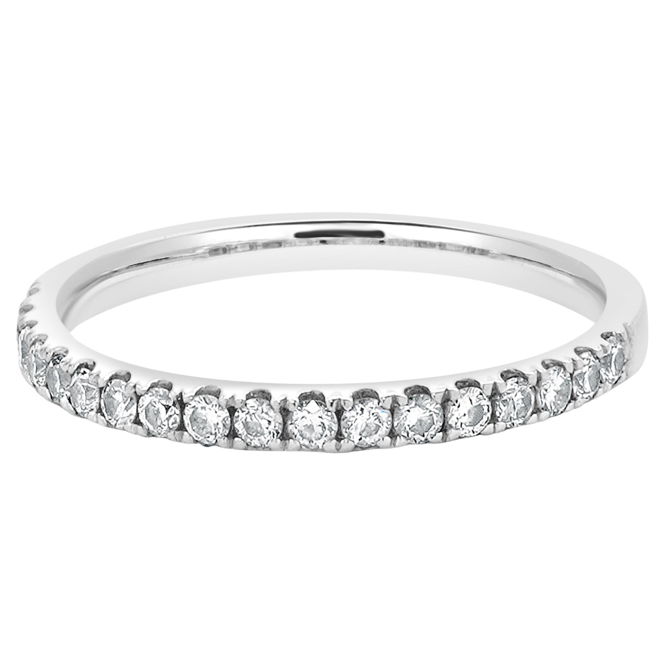 Anillo de diamantes de oro blanco de 18 quilates