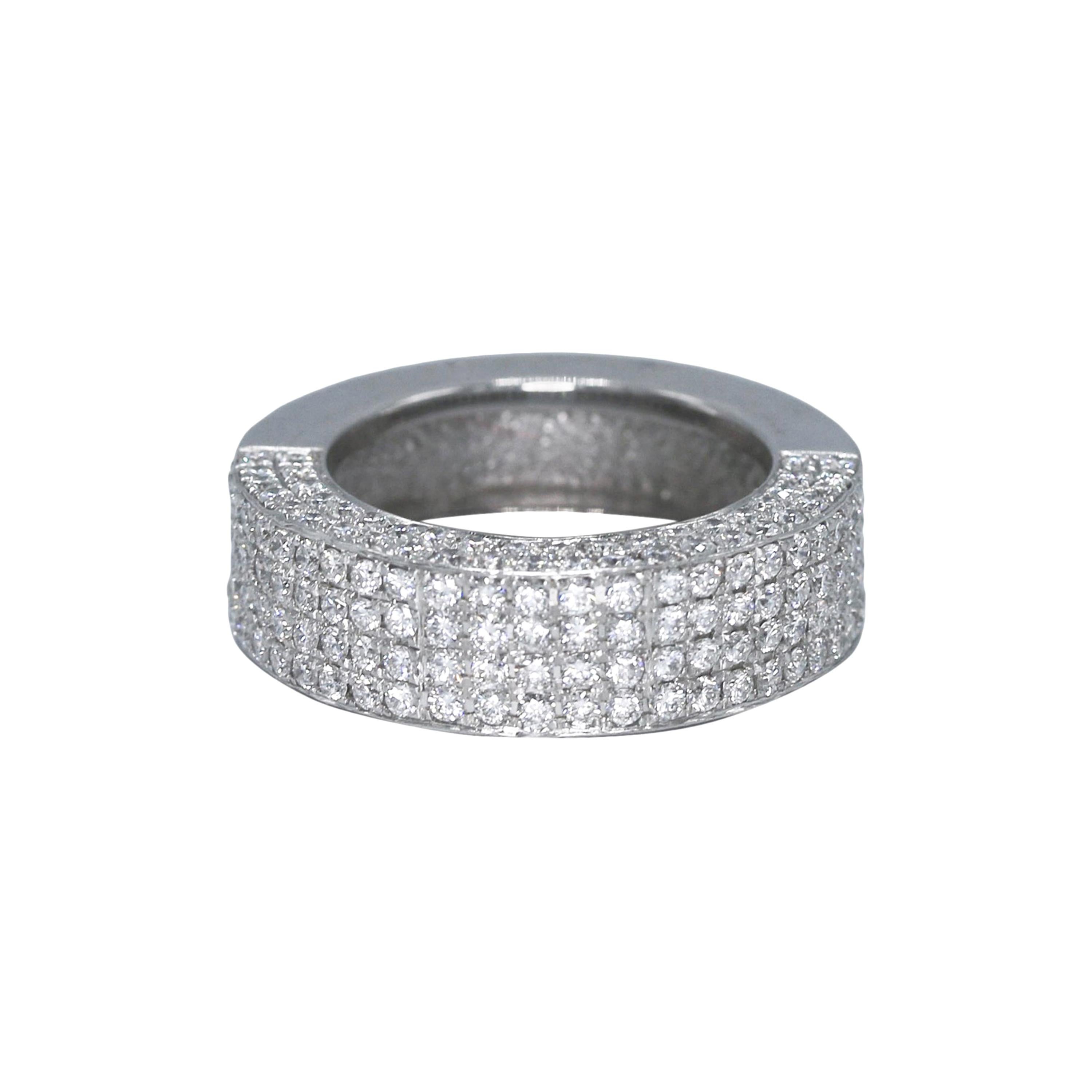 18 karat white gold and diamond band ring, the sculptural band pave-set with round diamonds weighing approximately 2.50 carats, gross weight 14.3 grams, measuring 1 by 1 by 1/4 inch, size 6. A great band ring that fits well on the finger and