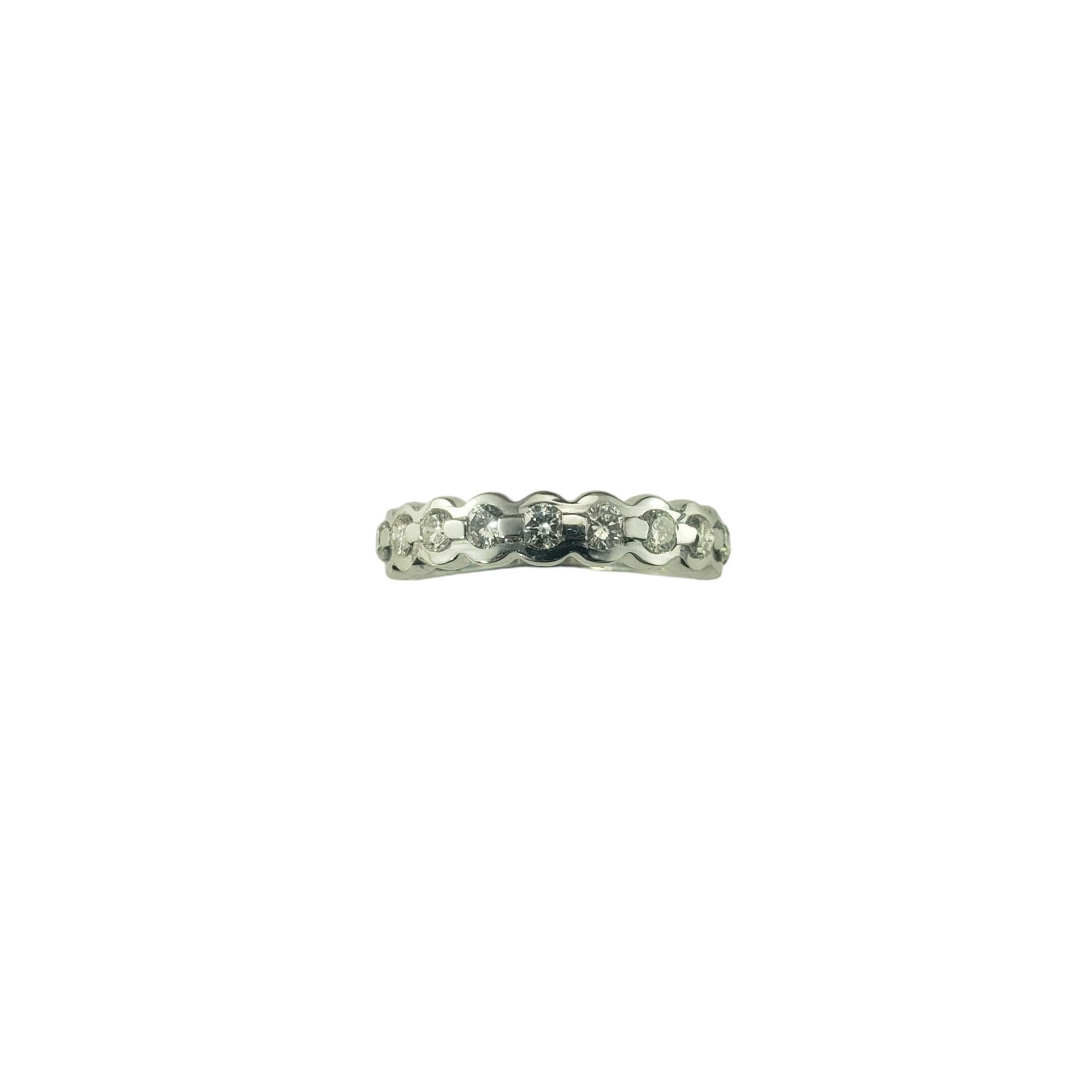 Bague en or blanc 18K avec diamant Taille 6.75

Ce bracelet étincelant présente 11 diamants ronds de taille brillante sertis dans de l'or blanc 18 carats classique. Largeur : 4 mm. Tige : 2.5 mm.

Poids total approximatif des diamants : 55