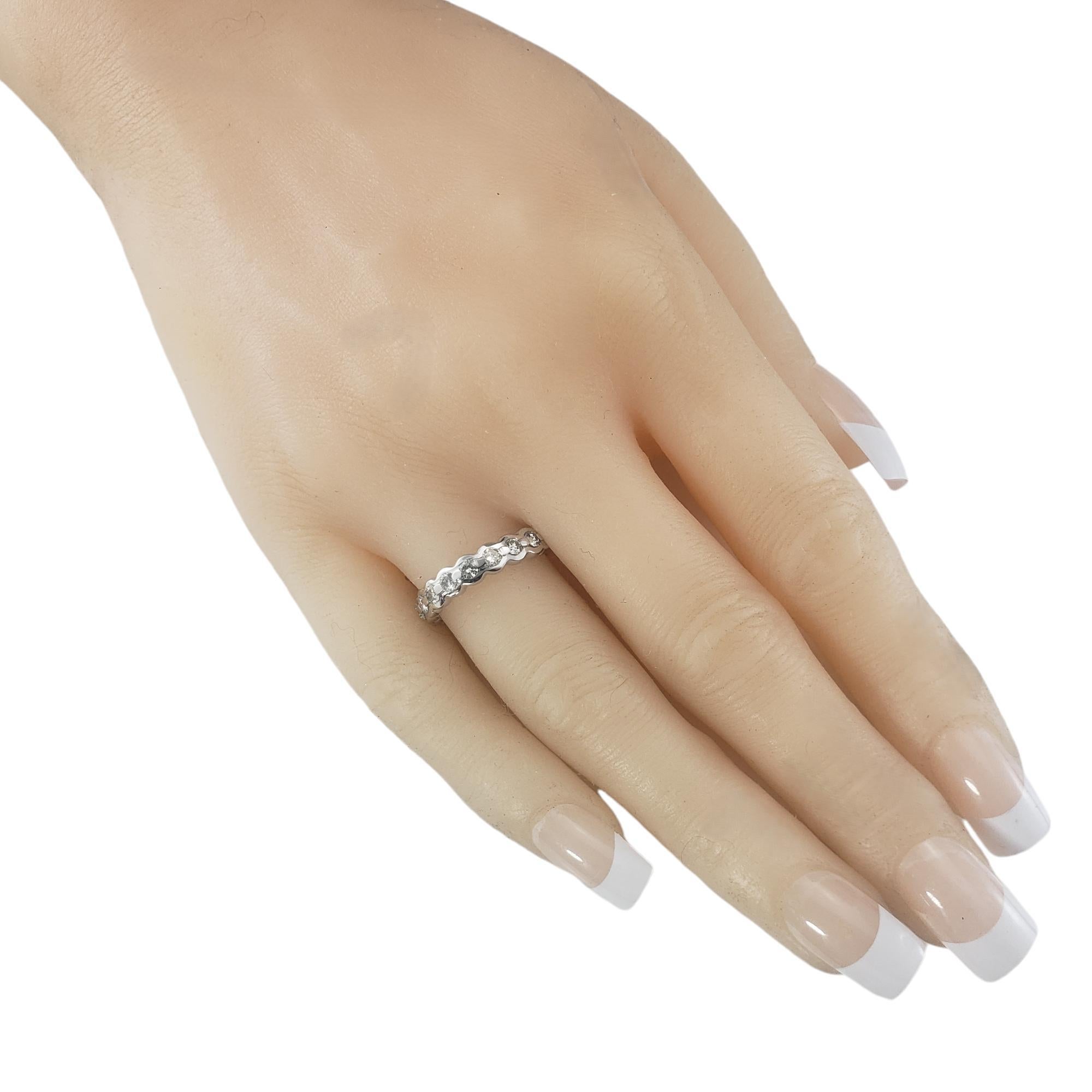 Anneau en or blanc 18 carats taille 6,75 n°19488 en vente 2