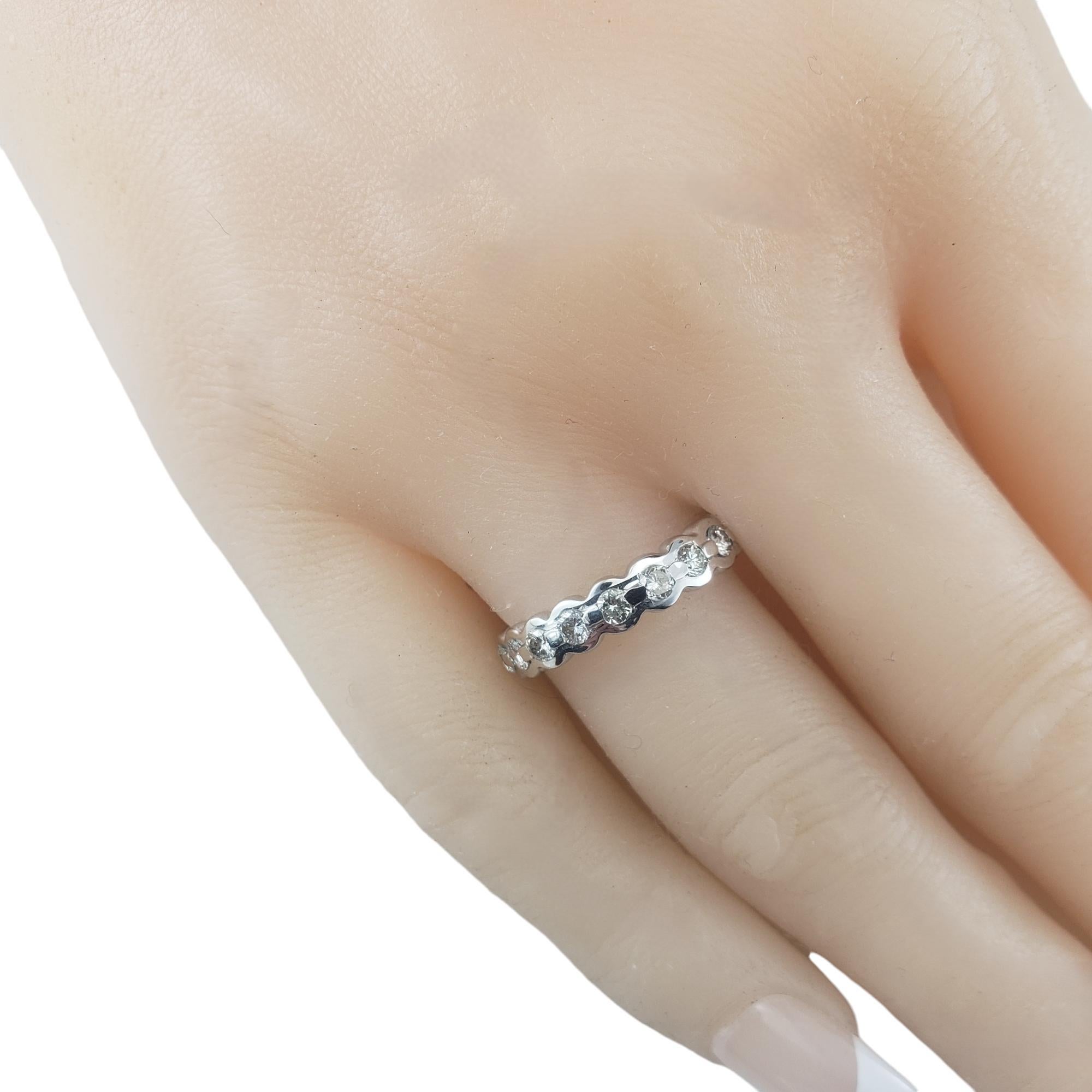 Anneau en or blanc 18 carats taille 6,75 n°19488 en vente 3