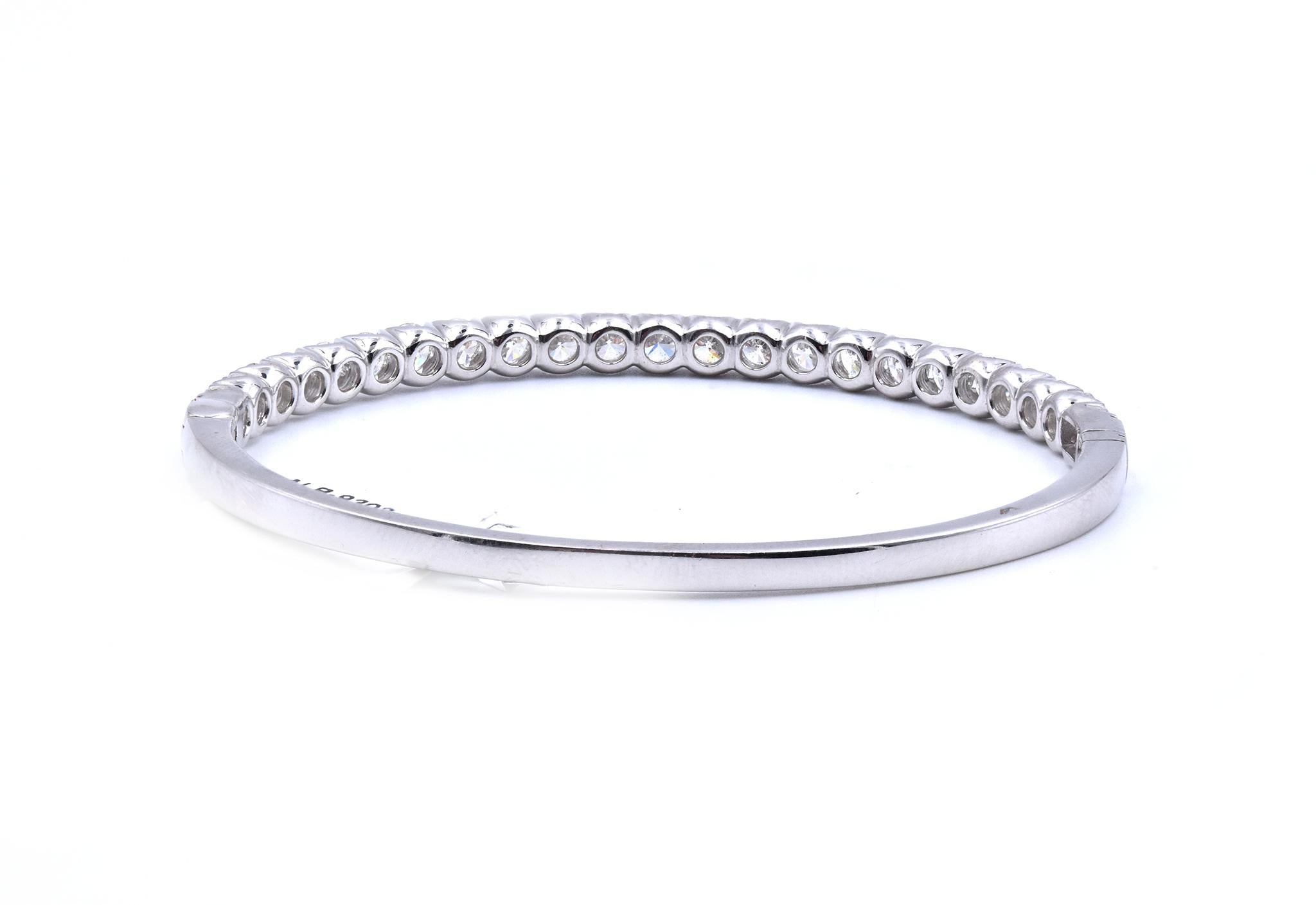 18 Karat White Gold Diamond Bangle Bracelet In Excellent Condition In Scottsdale, AZ