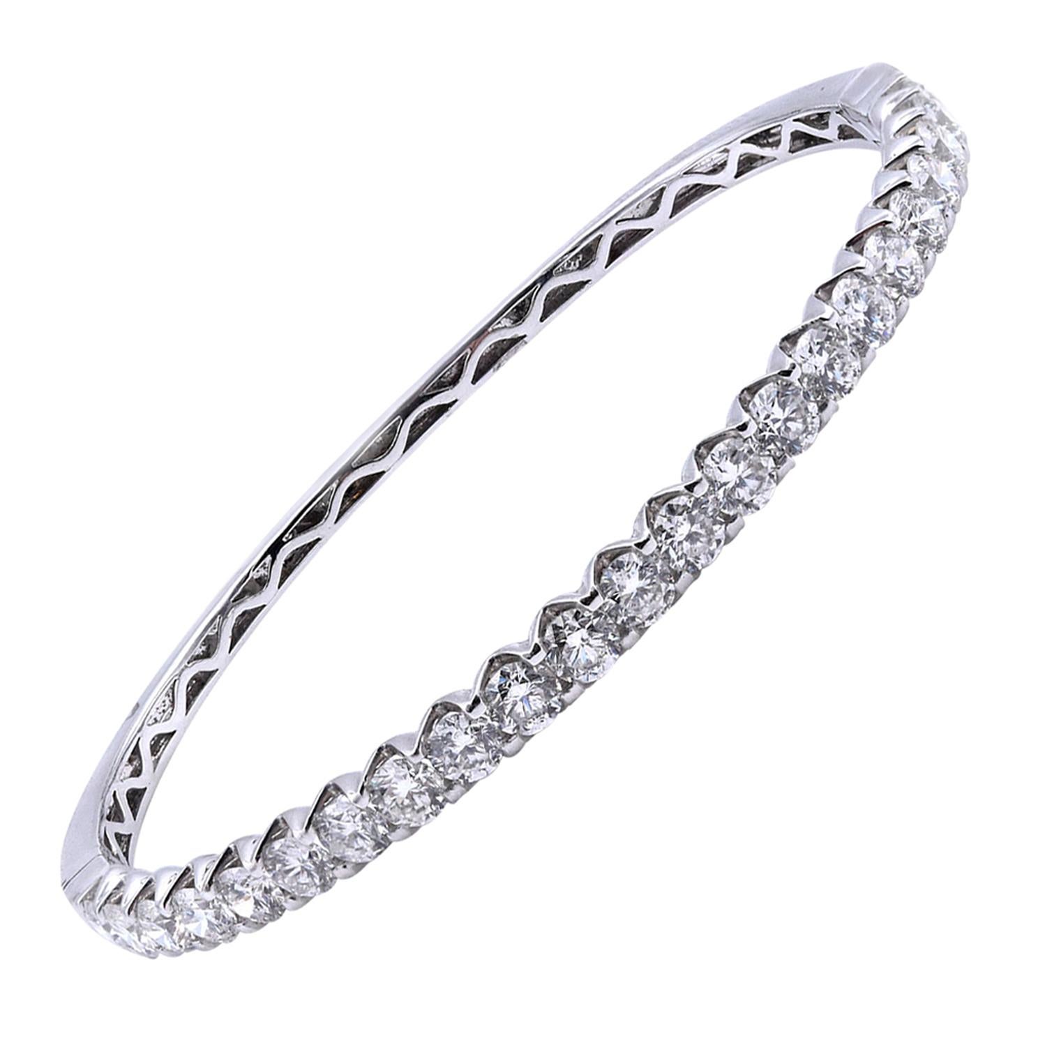 18 Karat White Gold Diamond Bangle Bracelet