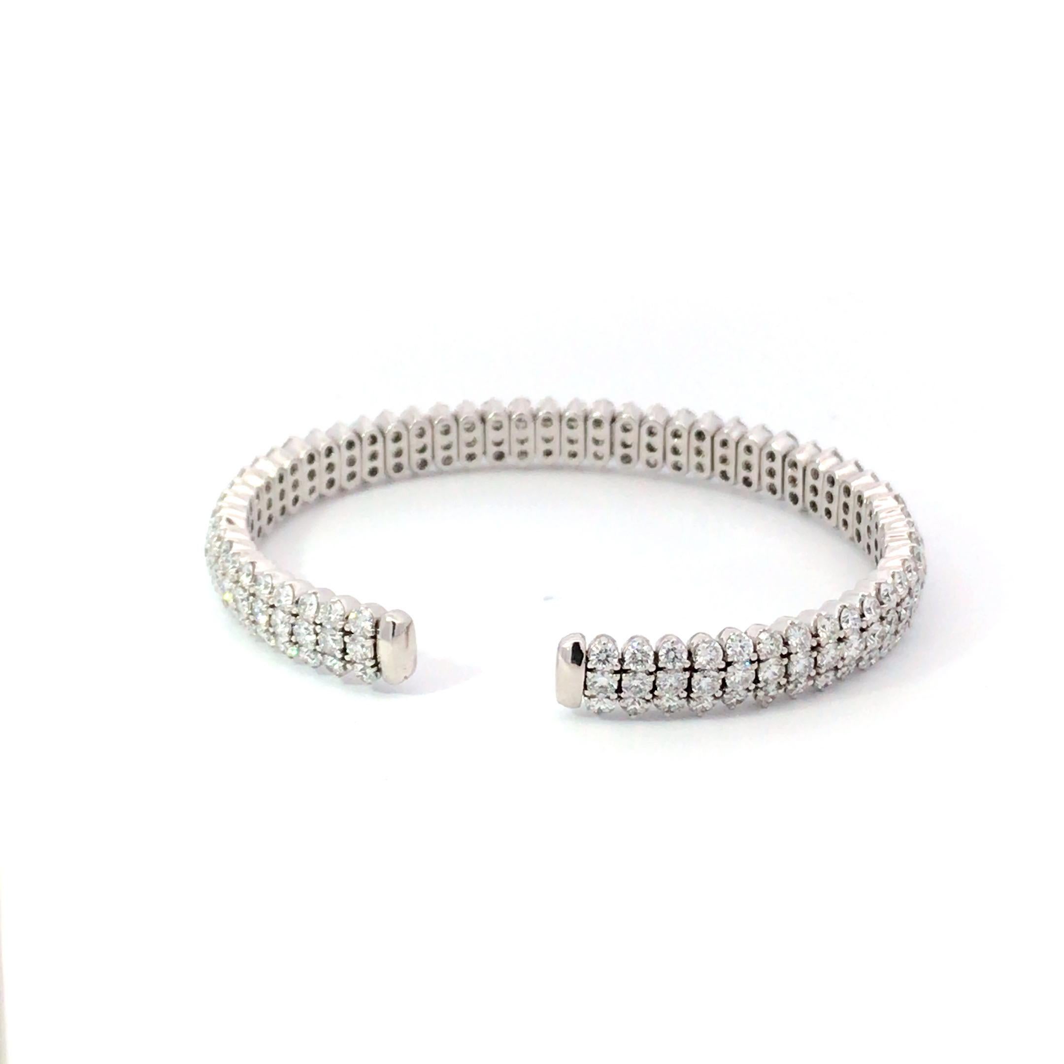 Bracciale con diamanti in oro bianco 18 carati In condizioni ottime in vendita a Palm Desert, CA