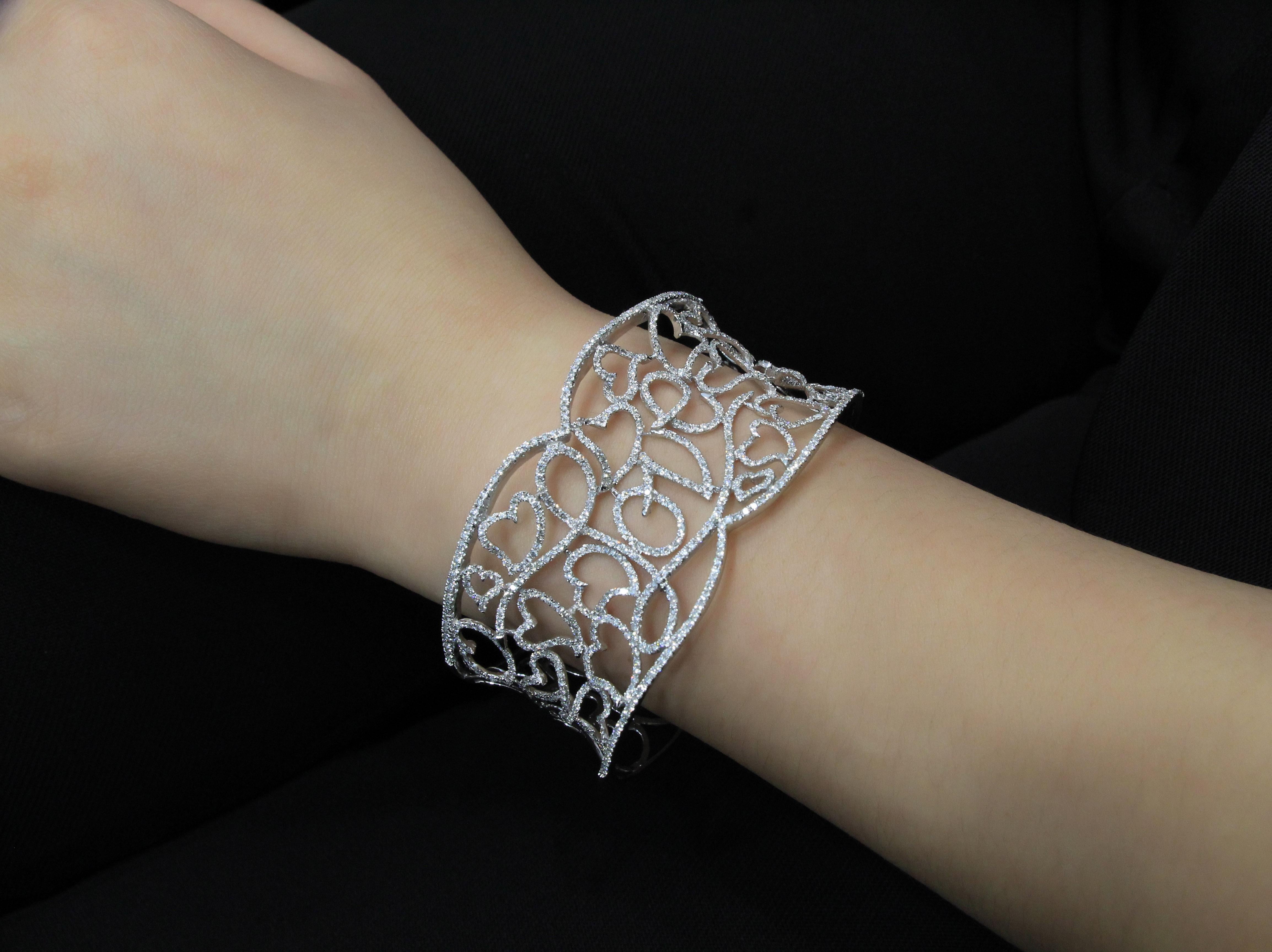 Donna Bangle con diamanti in oro bianco 18 carati in vendita