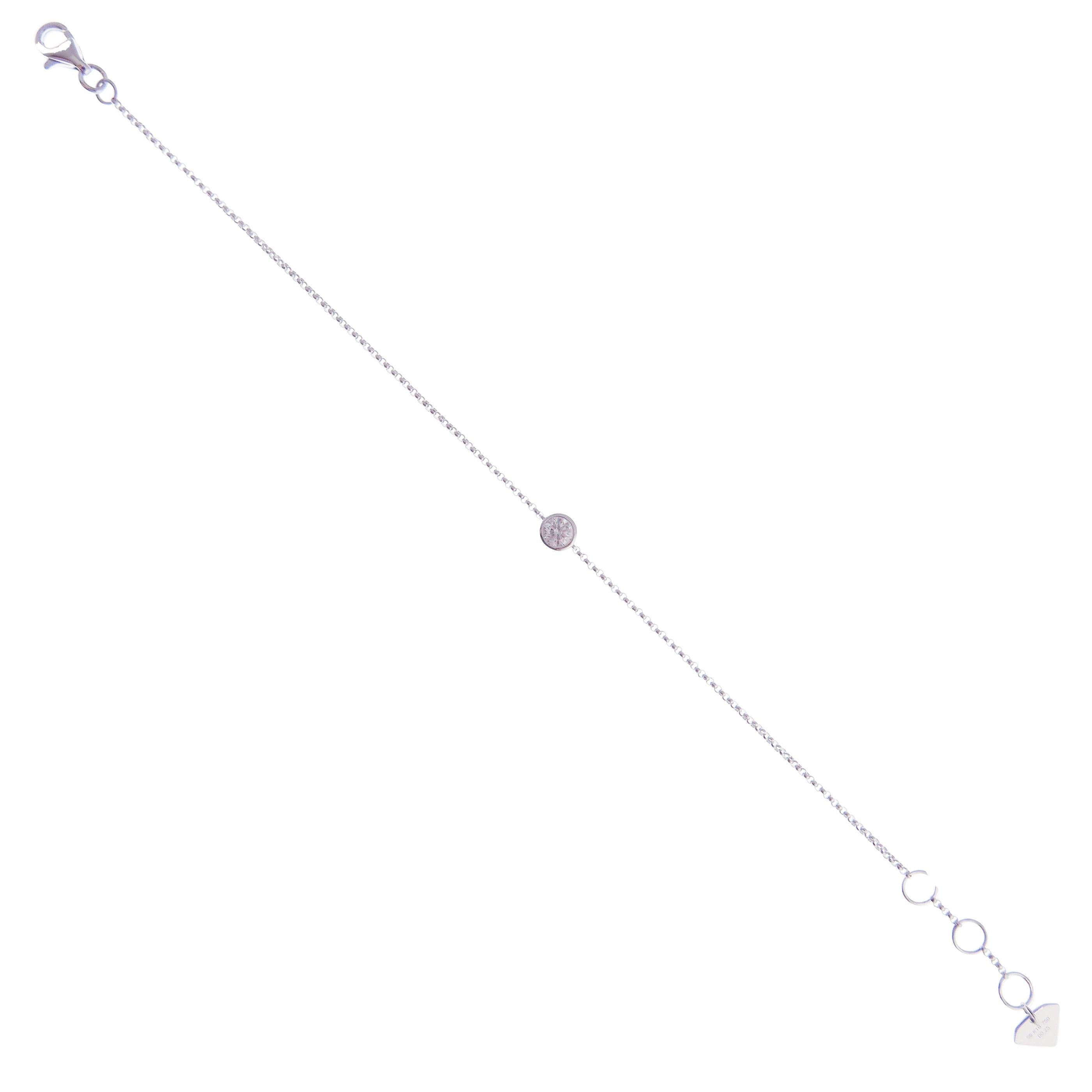 Taglio rotondo Bracciale semplice in oro bianco 18 carati con diamante a castone rotondo in vendita