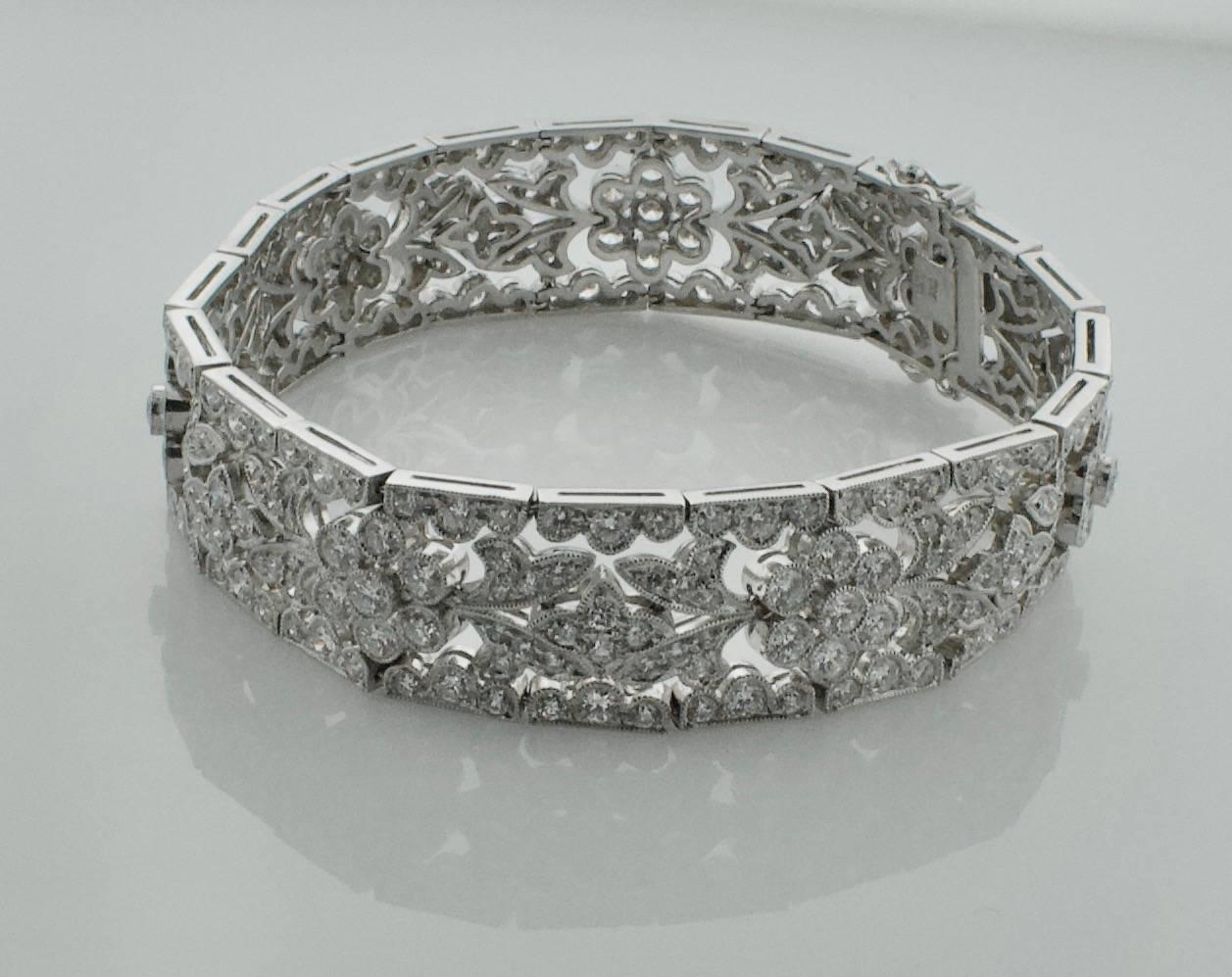 18 Karat Weißgold Diamant-Armband mit 10 Karat Diamanten im Angebot 1