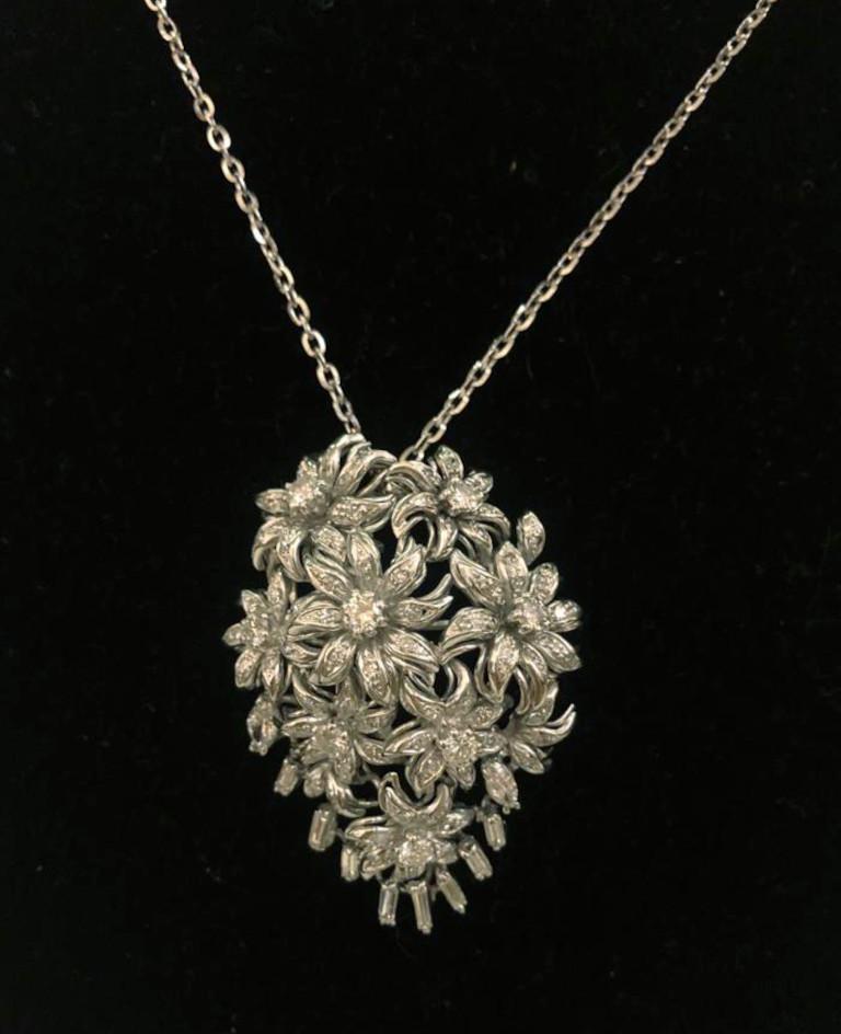 18 Karat White Gold Diamond Brooch / Pendant In Good Condition For Sale In Palm Springs, CA
