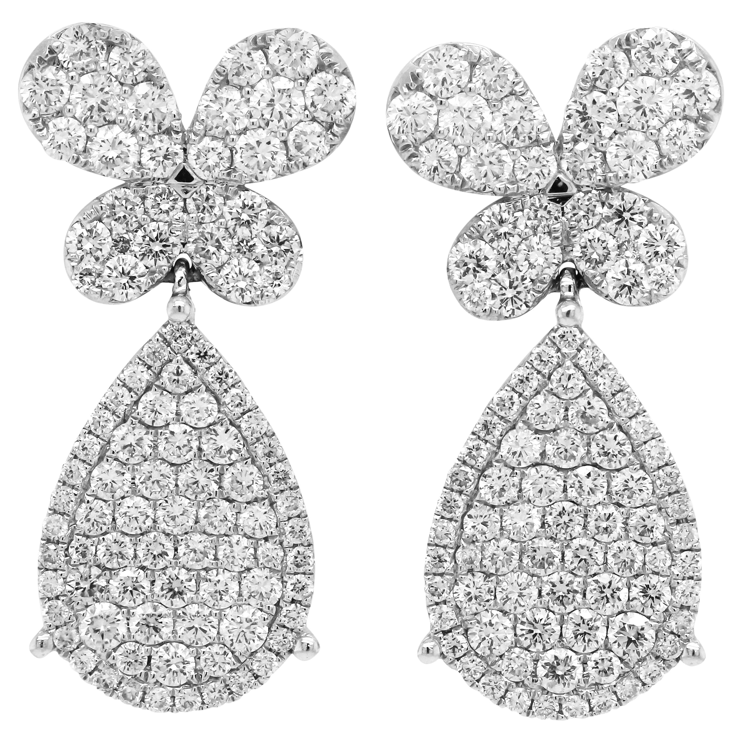 Boucles d'oreilles en goutte en or blanc 18 carats avec diamants en forme de papillon et de poire