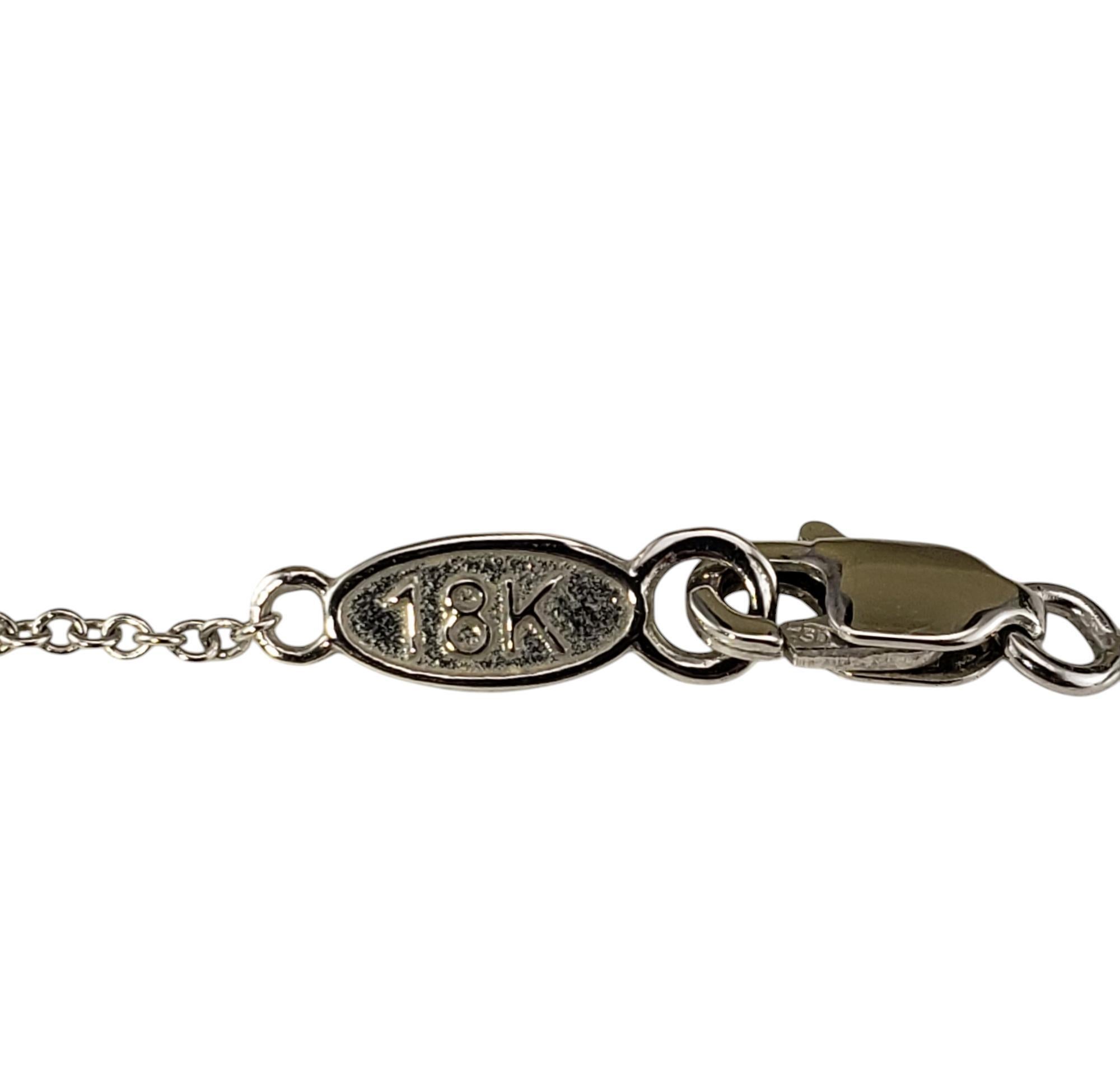 Collana con ciondolo a farfalla in oro bianco 18 carati #19752 In condizioni buone in vendita a Washington Depot, CT