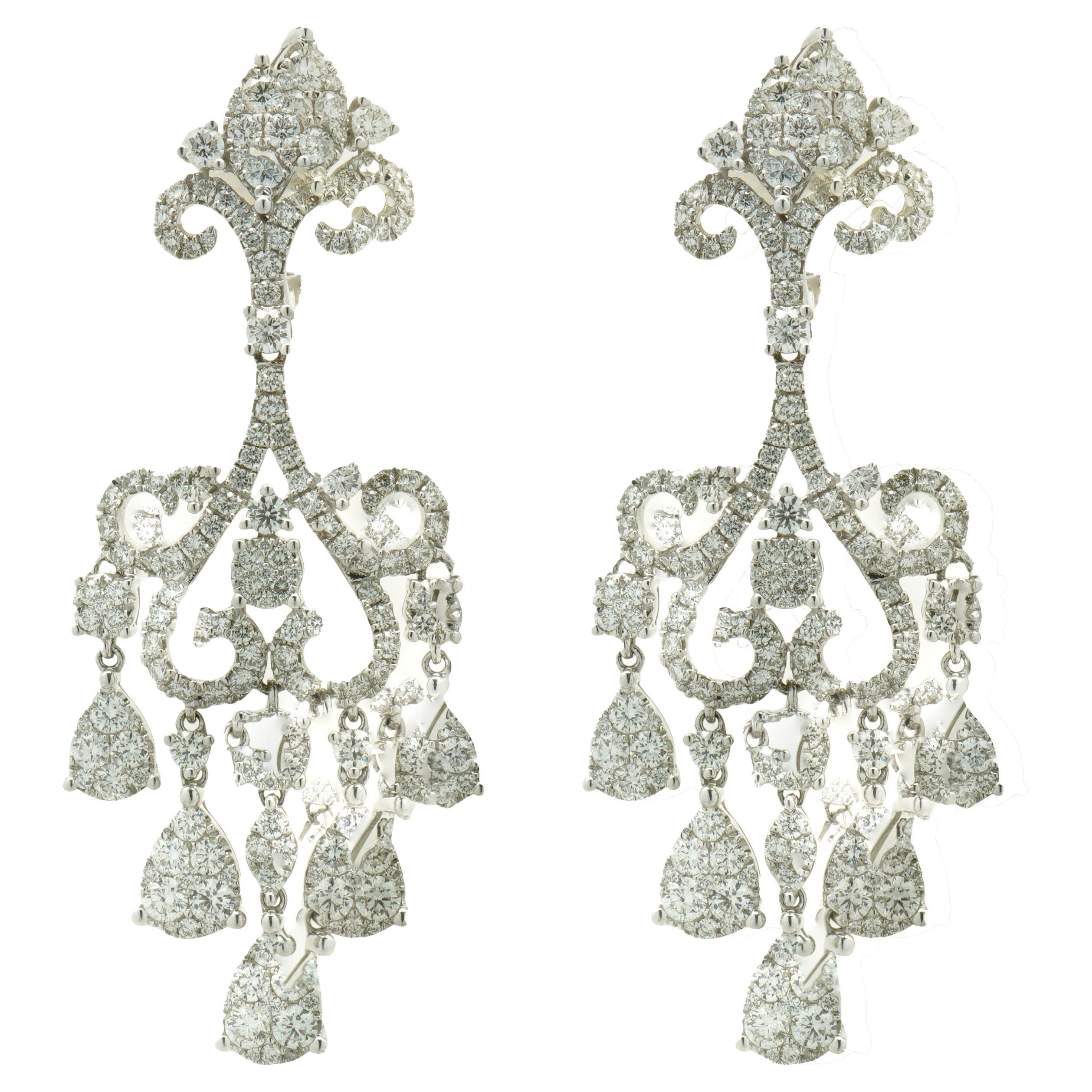 Orecchini a goccia con diamante in oro bianco 18 carati