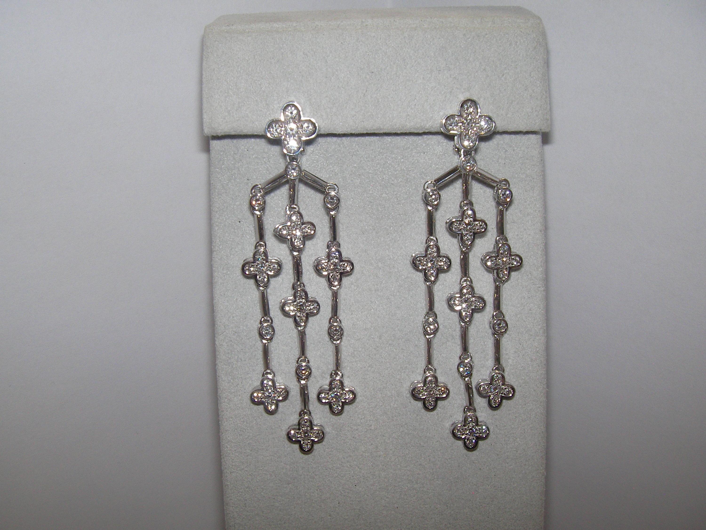 Brilliant Cut 18 Karat White Gold Diamond Chandelier Earrings For Sale