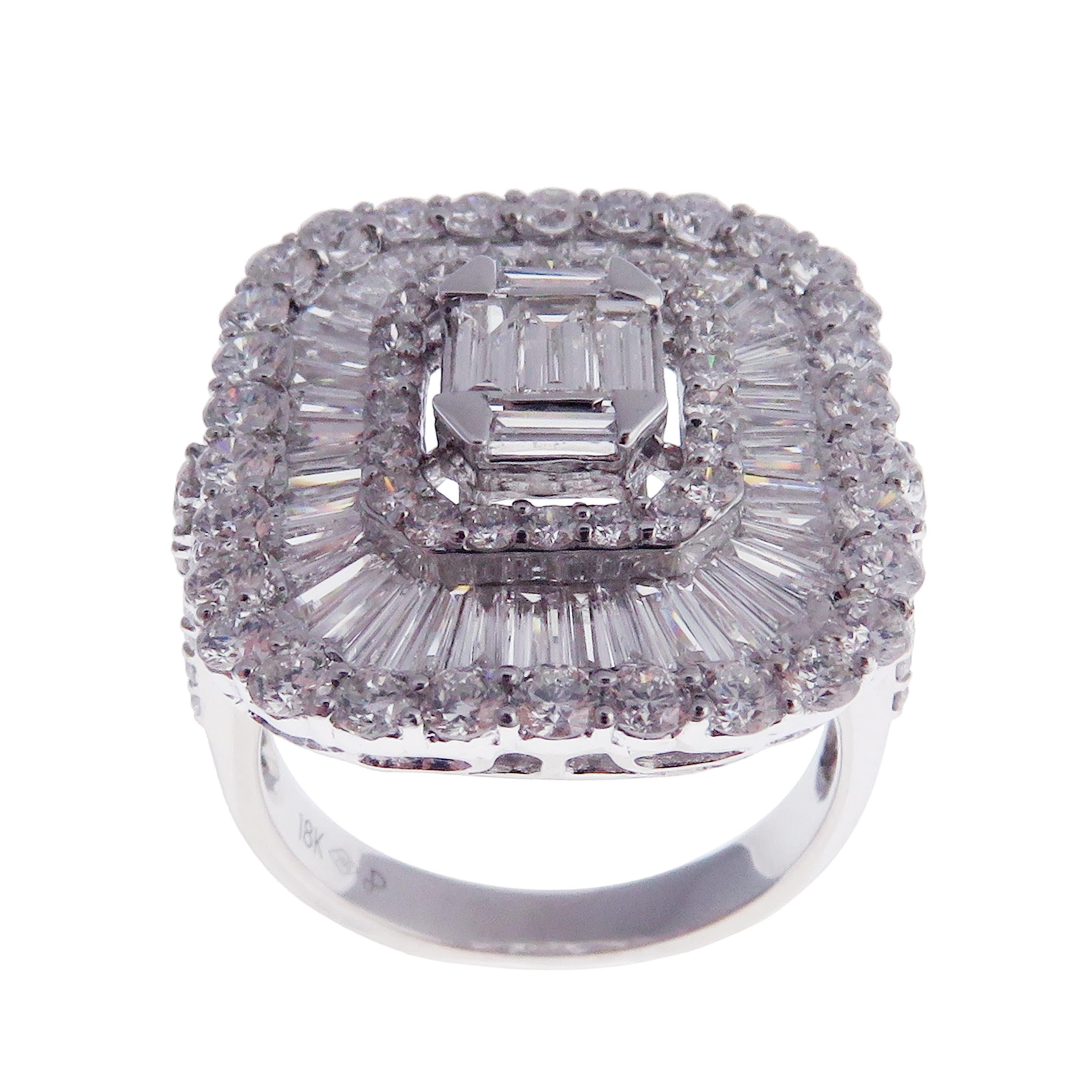 Taglio baguette Anello classico in oro bianco 18 carati con diamante taglio Baguette