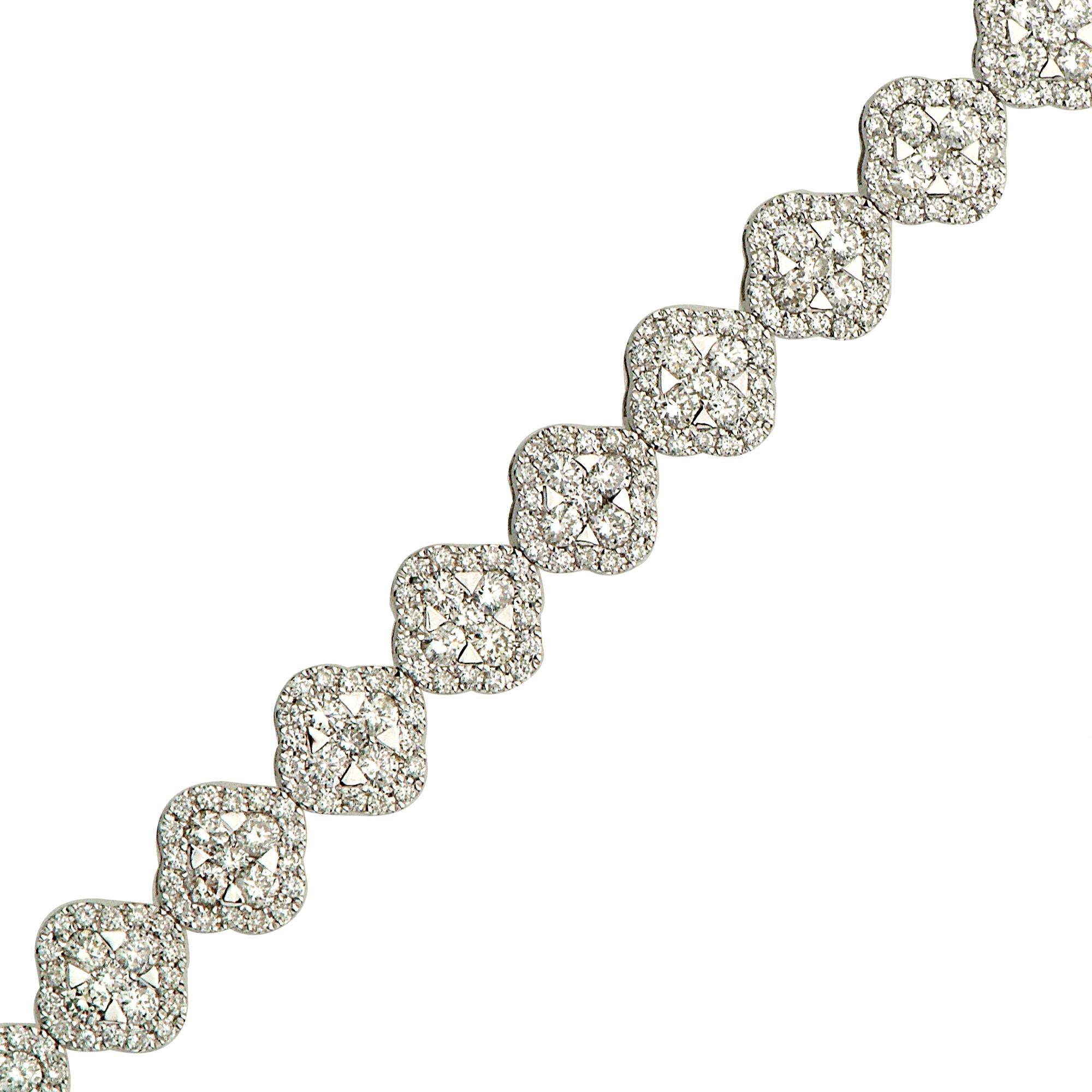 This 18 karat white gold bracelet has a total of 570 round VS2, G color diamonds to add a special detail to the clover shape they create. The 24 grams of gold expertly join together and enhance the 5.34 carats of diamonds to create a special and