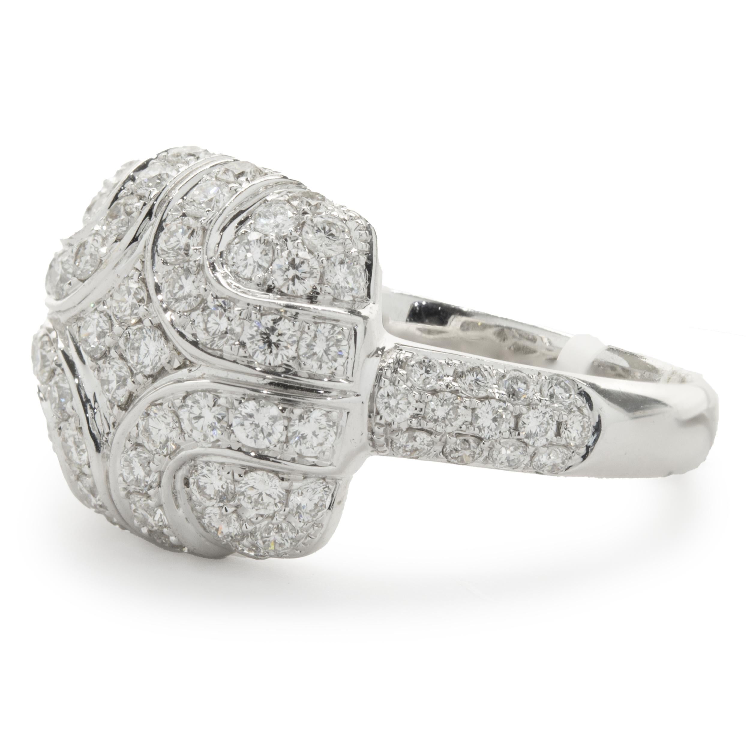 18 Karat Weißgold Diamant-Cluster-Kissenring im Zustand „Hervorragend“ in Scottsdale, AZ