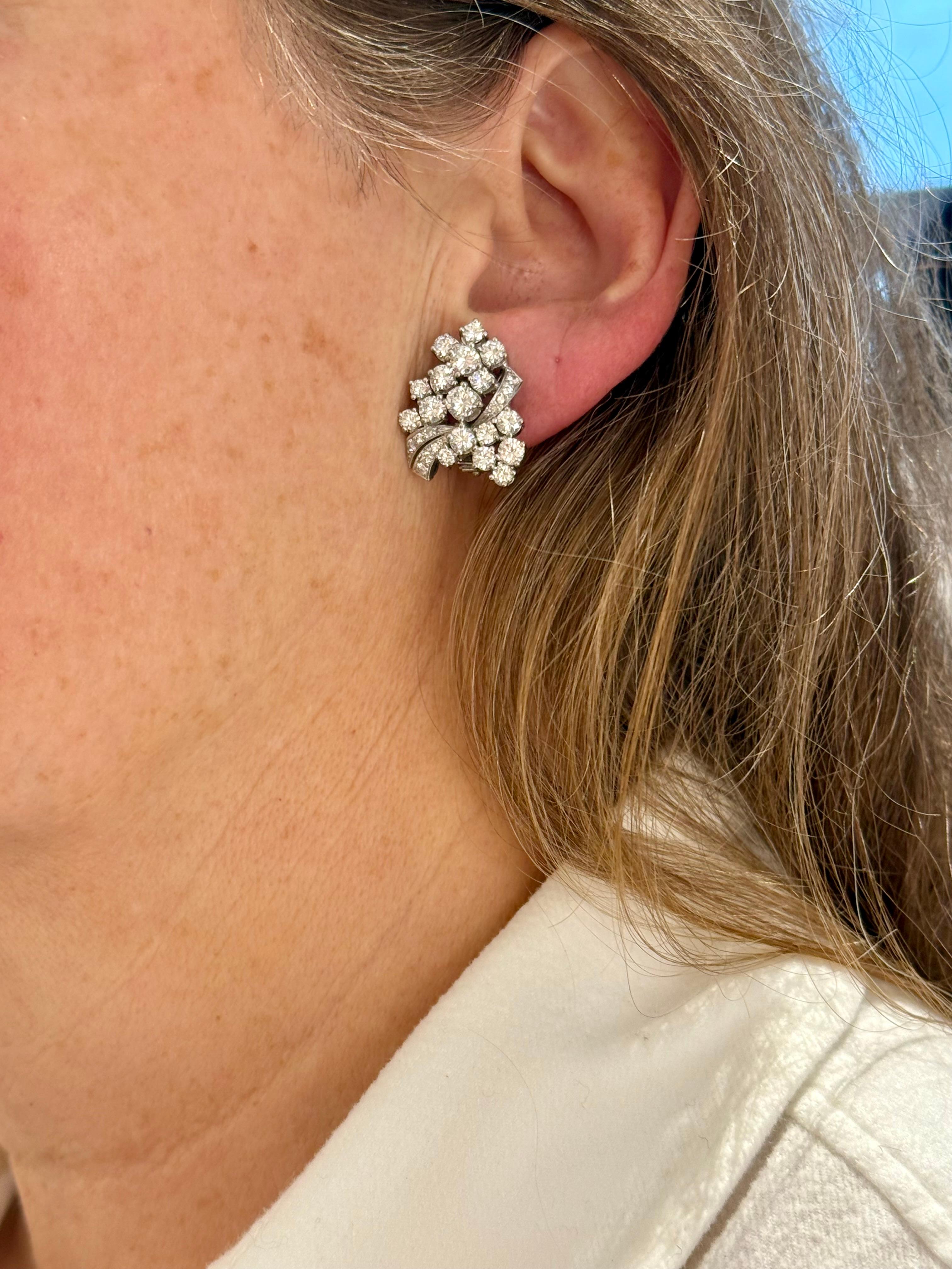 Orecchini a grappolo con diamanti in oro bianco 18 carati in vendita 5