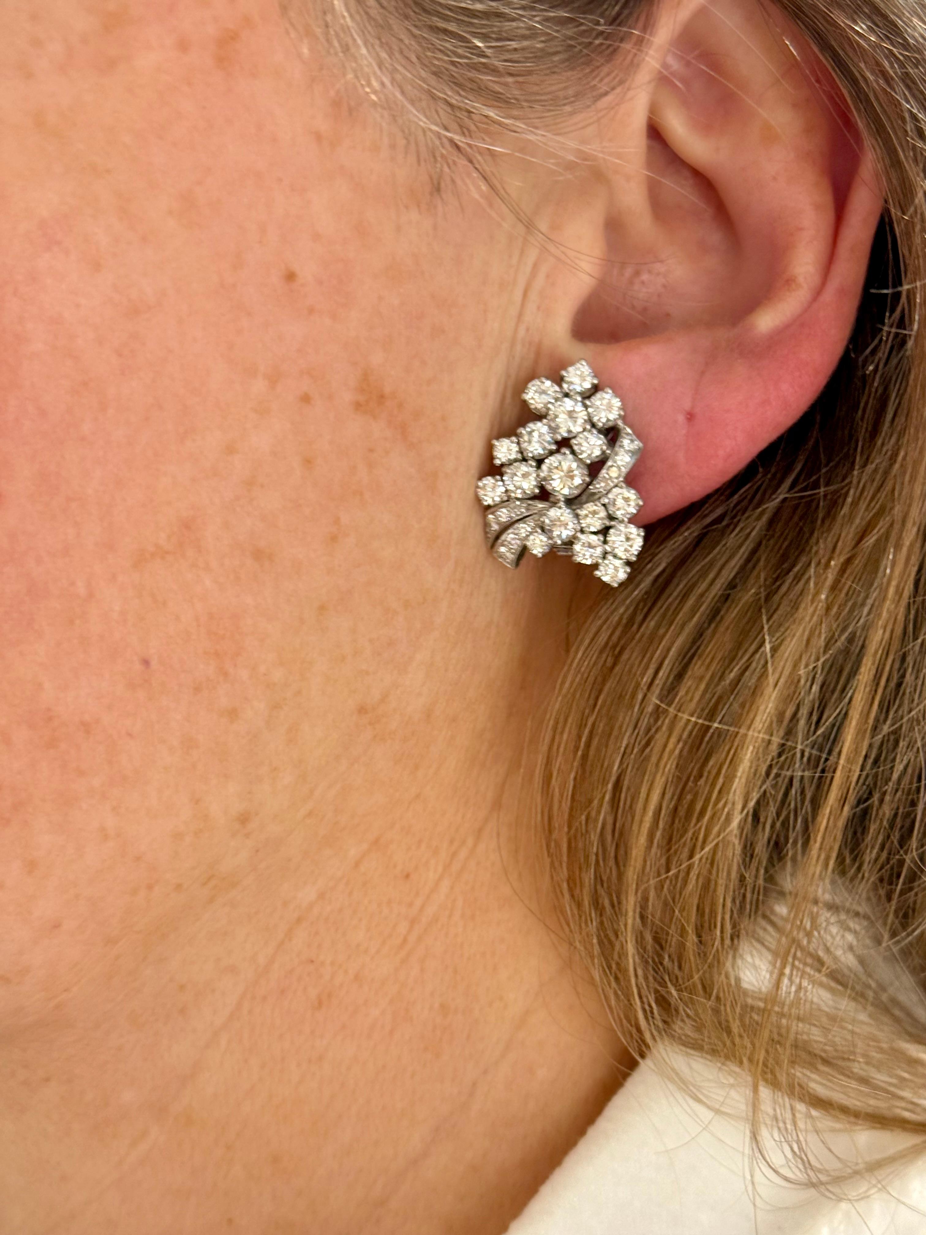 Orecchini a grappolo con diamanti in oro bianco 18 carati in vendita 6