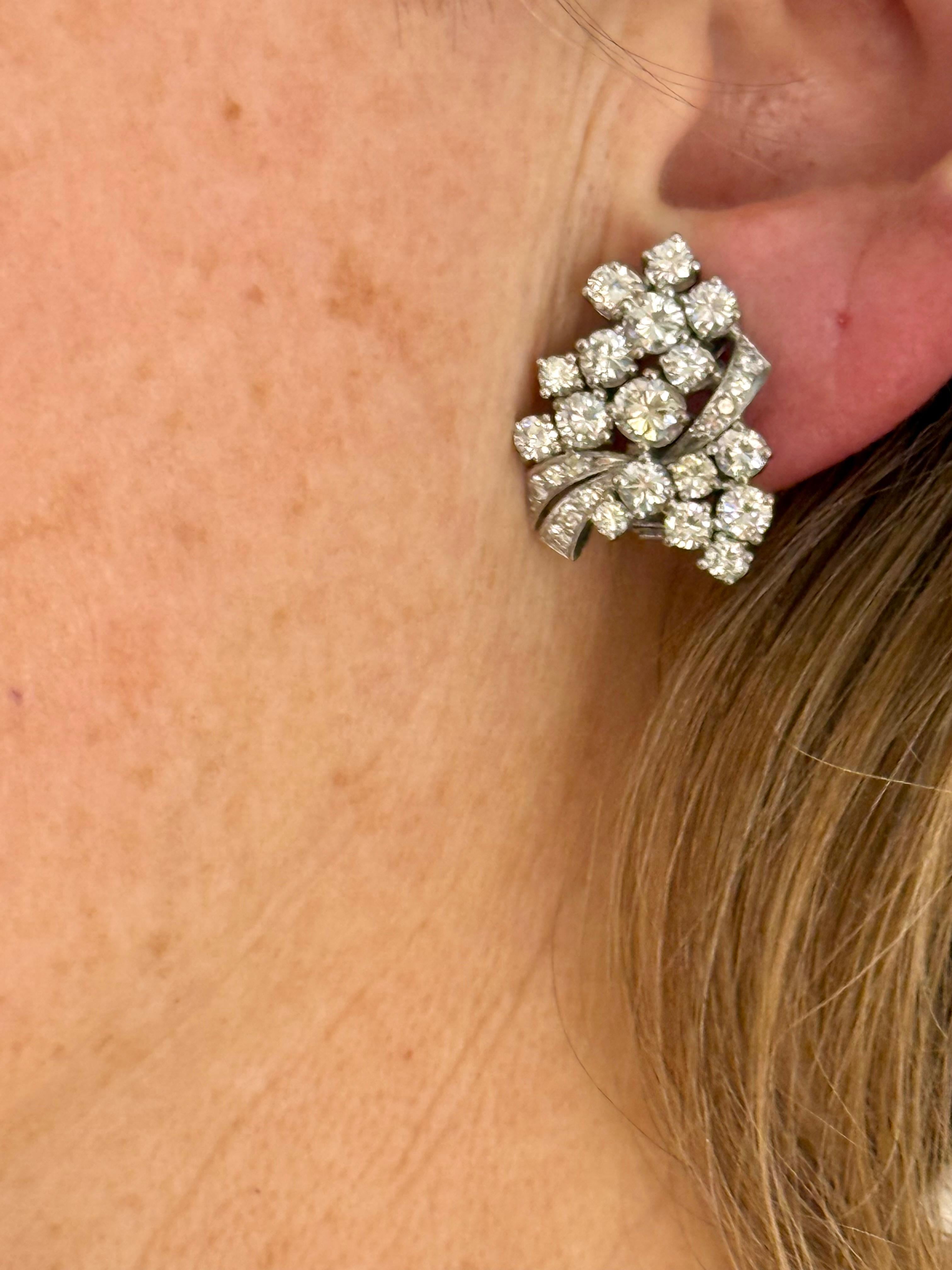 Orecchini a grappolo con diamanti in oro bianco 18 carati in vendita 7
