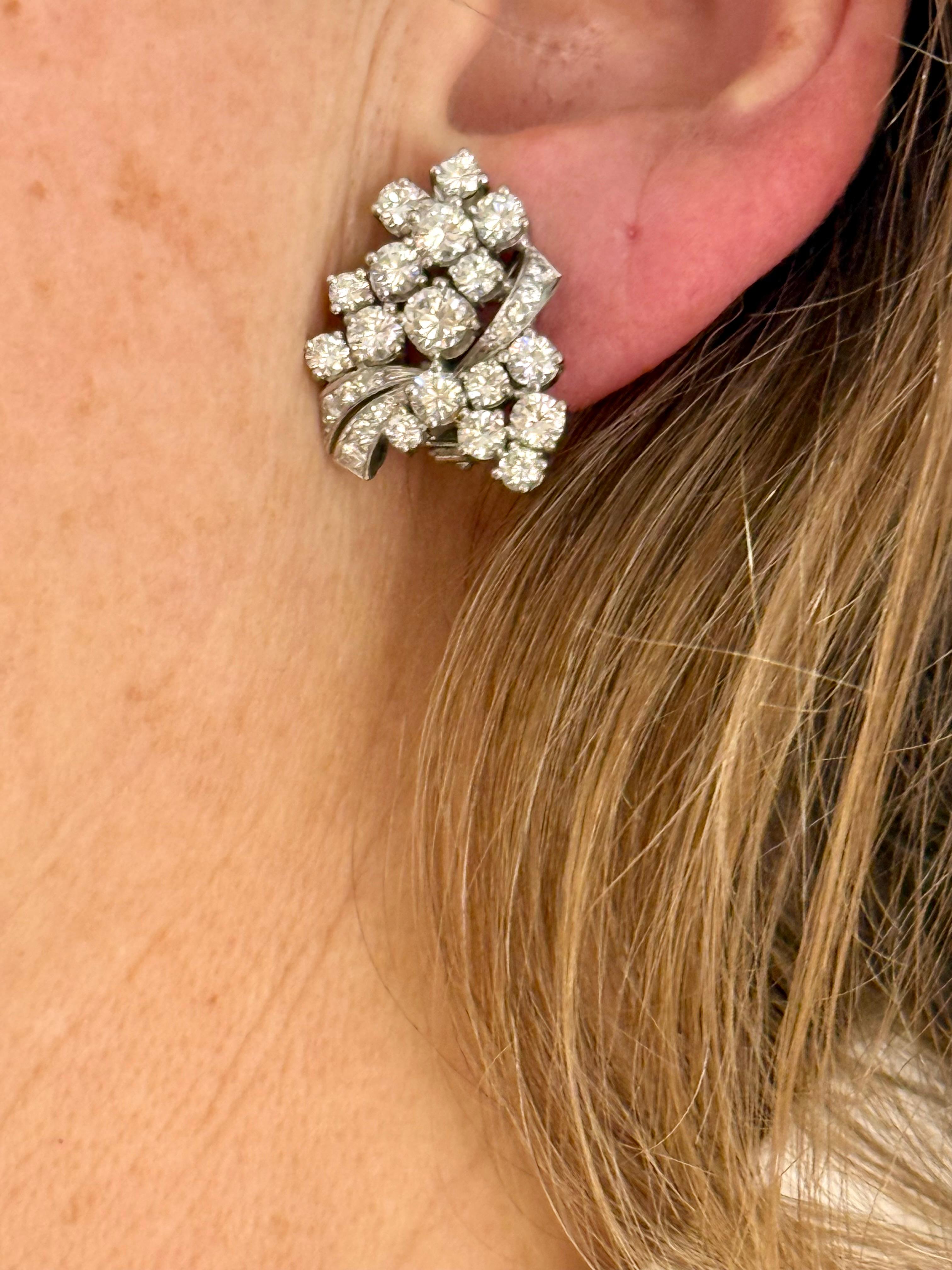 Orecchini a grappolo con diamanti in oro bianco 18 carati in vendita 8