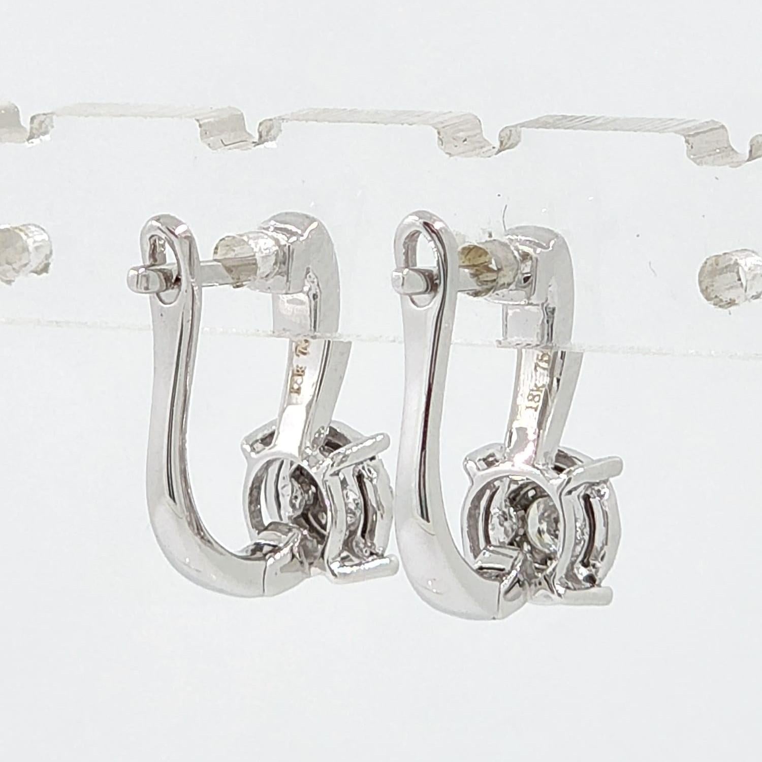 18 Karat Weißgold Diamant-Cluster-Ohrringe mit Hebelverschluss (Moderne) im Angebot