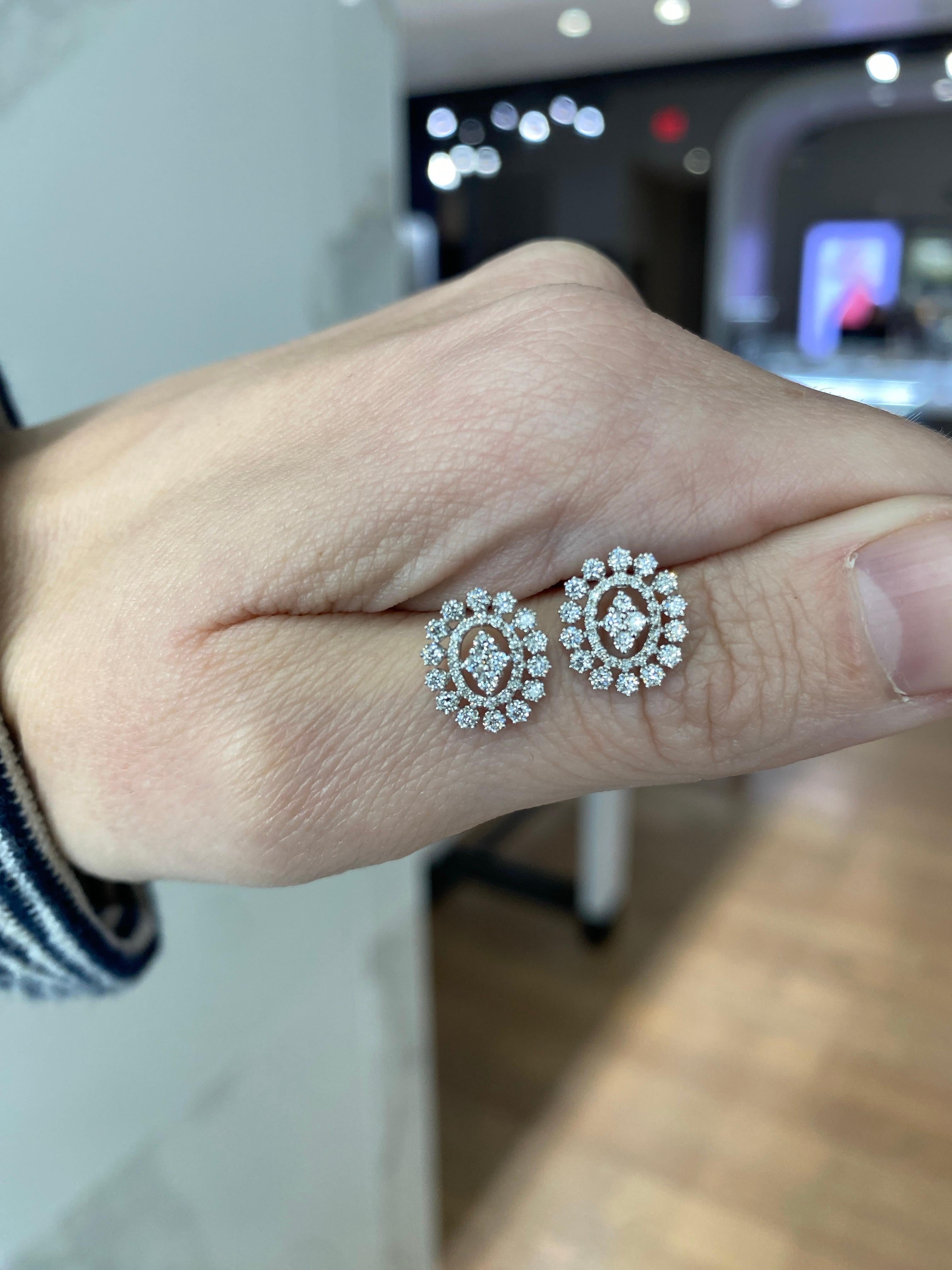 18 Karat Weißgold Diamant-Cluster-Ohrstecker (Rundschliff)