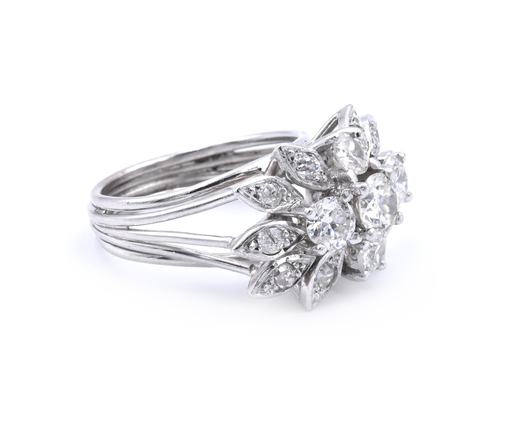 Designer: individuell
Material: 18K Weißgold
Diamanten: 1 runder Brillantschliff = .47ct
Farbe: J
Klarheit: SI1
Diamanten: 14 runde Brillantschliffe = .93cttw
Farbe: H 
Klarheit: SI1
Ringgröße: 6 (Bitte erlauben Sie bis zu zwei zusätzliche