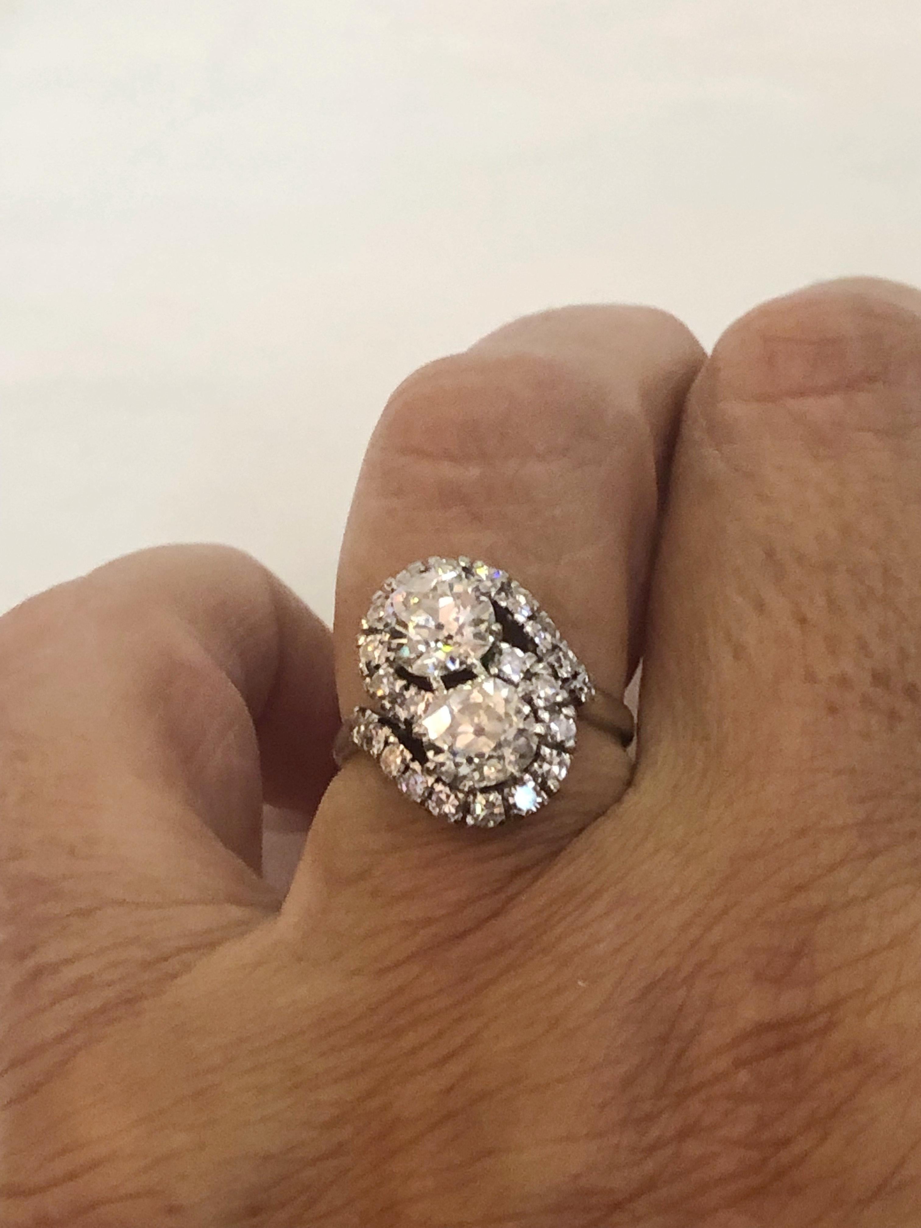 18 Karat White Gold Diamond Contrarie Ring For Sale 1
