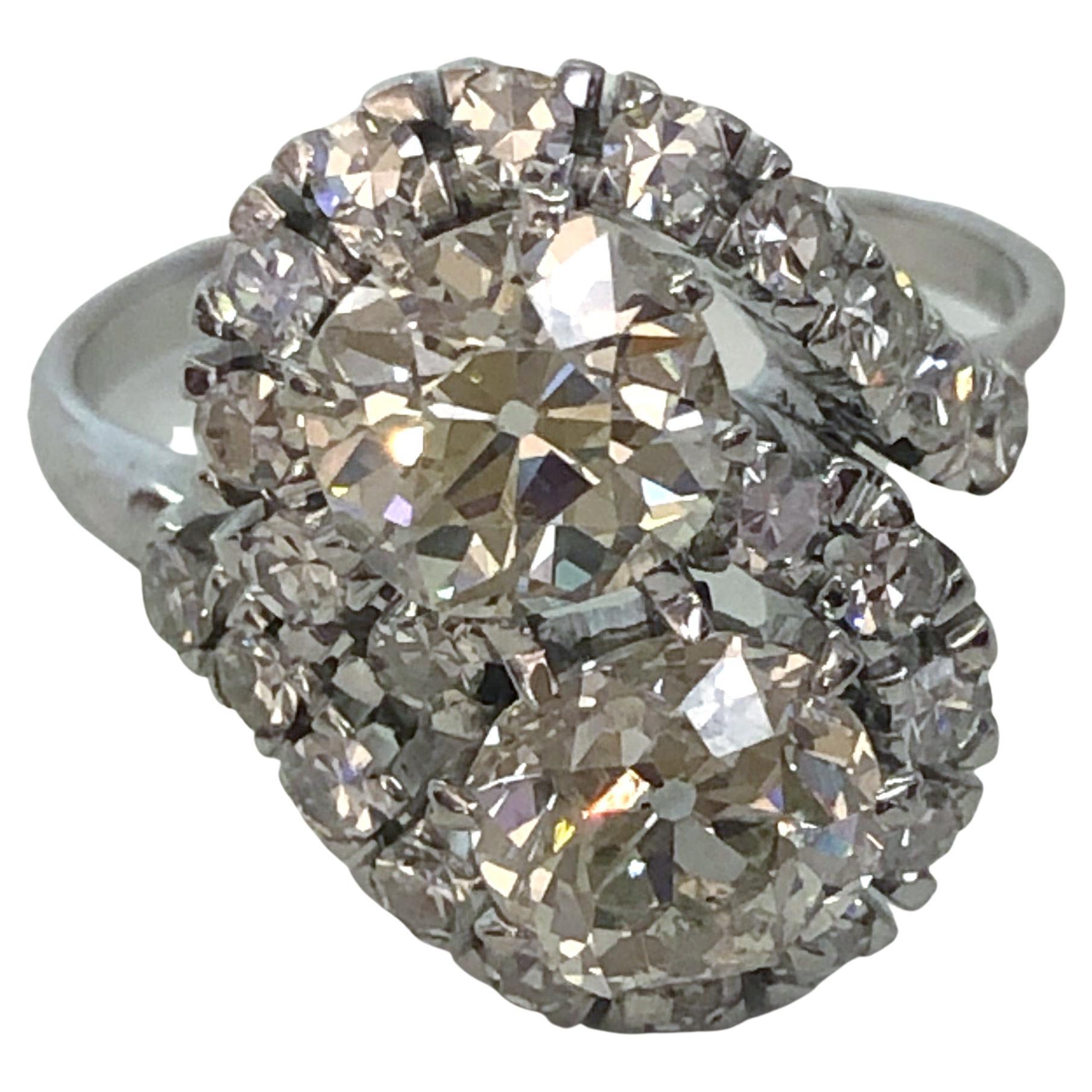 18 Karat White Gold Diamond Contrarie Ring For Sale
