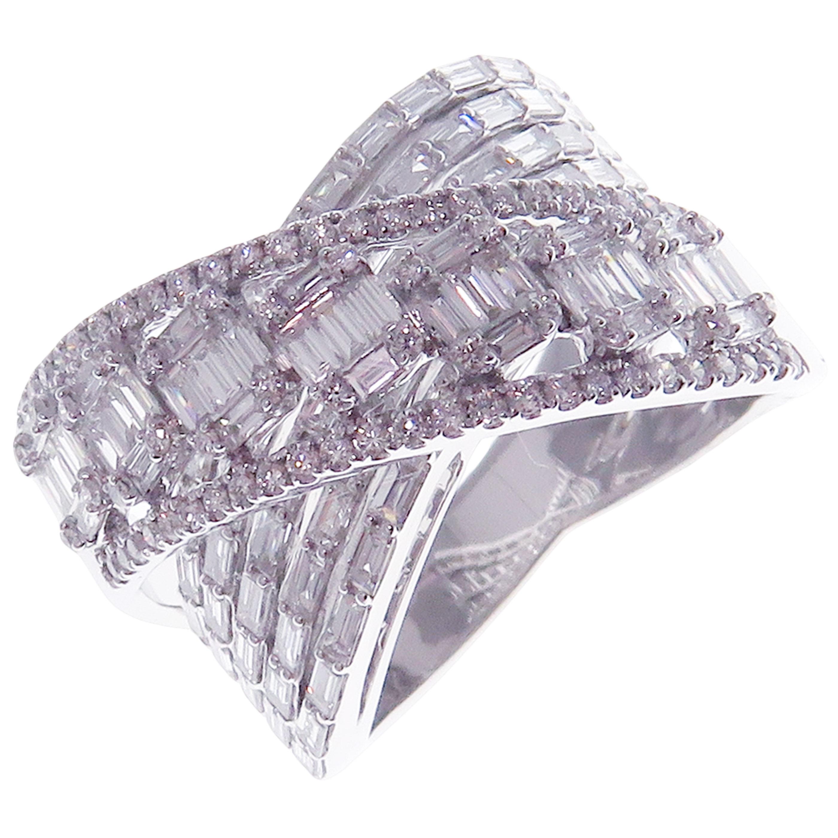 This diamond criss-cross illusion ring is crafted in 18-karat white gold, featuring 76 round white diamonds totaling of 0.34 carats and 100 baguette white diamonds totaling of 1.64 carats.
Approximate total weight 12.97 grams.
Standard Ring size