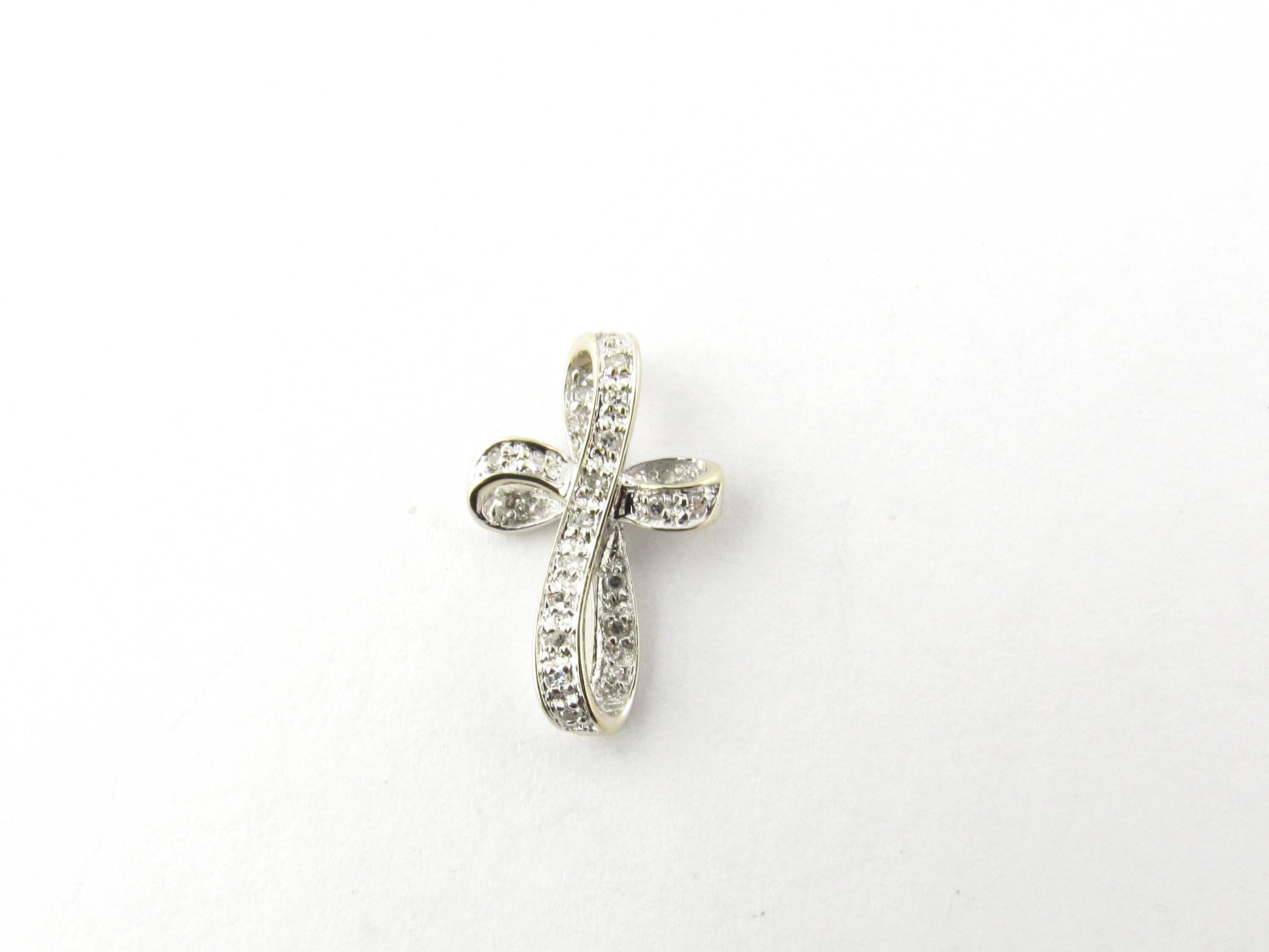 Women's 18 Karat White Gold Diamond Cross Pendant
