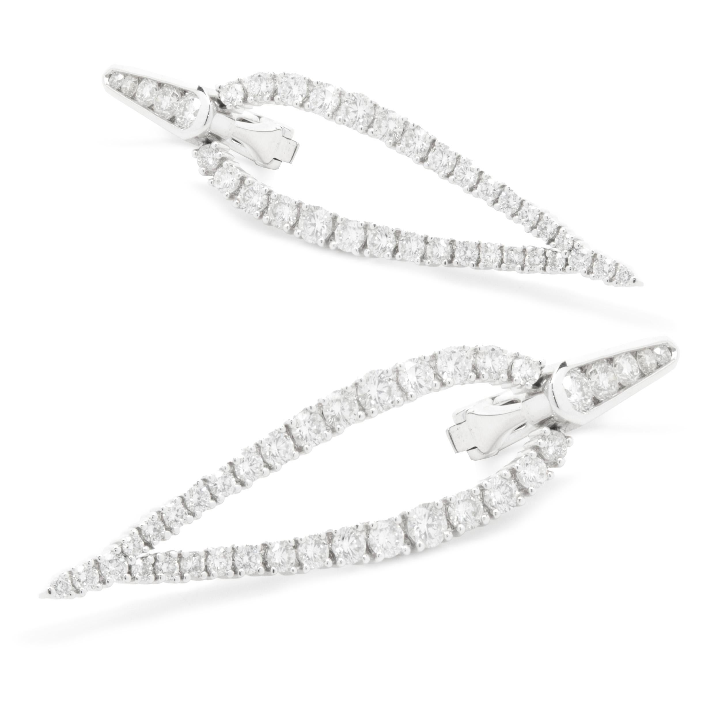 18 Karat White Gold Diamond Cutout Tear Drop Earrings In Excellent Condition For Sale In Scottsdale, AZ