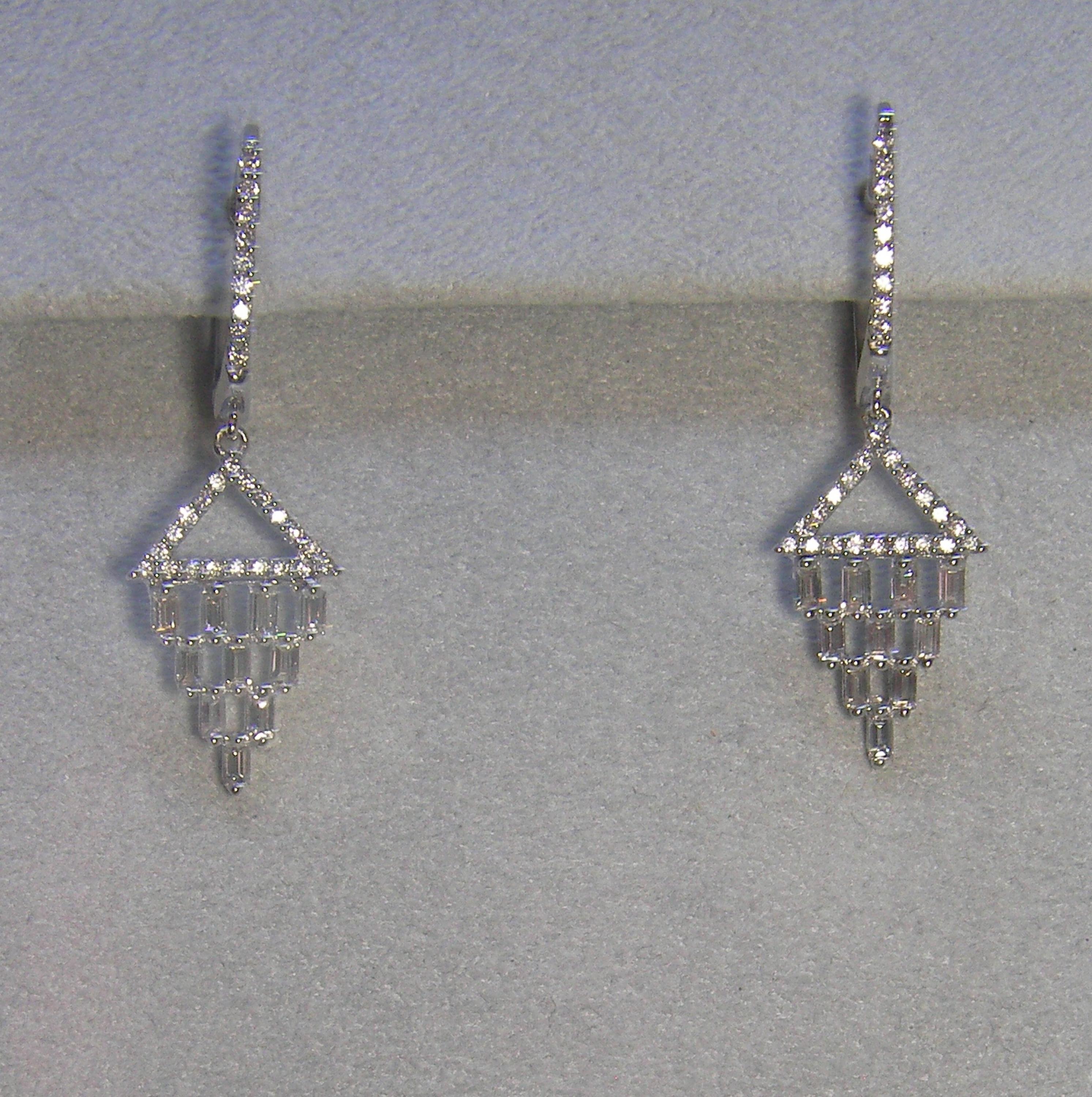 18 Karat White Gold Diamond Dangle Earrings


76 Diamonds 0,50 Carat

Founded in 1974, Gianni Lazzaro is a family-owned jewelery company based out of Düsseldorf, Germany.
Although rooted in Germany, Gianni Lazzaro's style and design is more