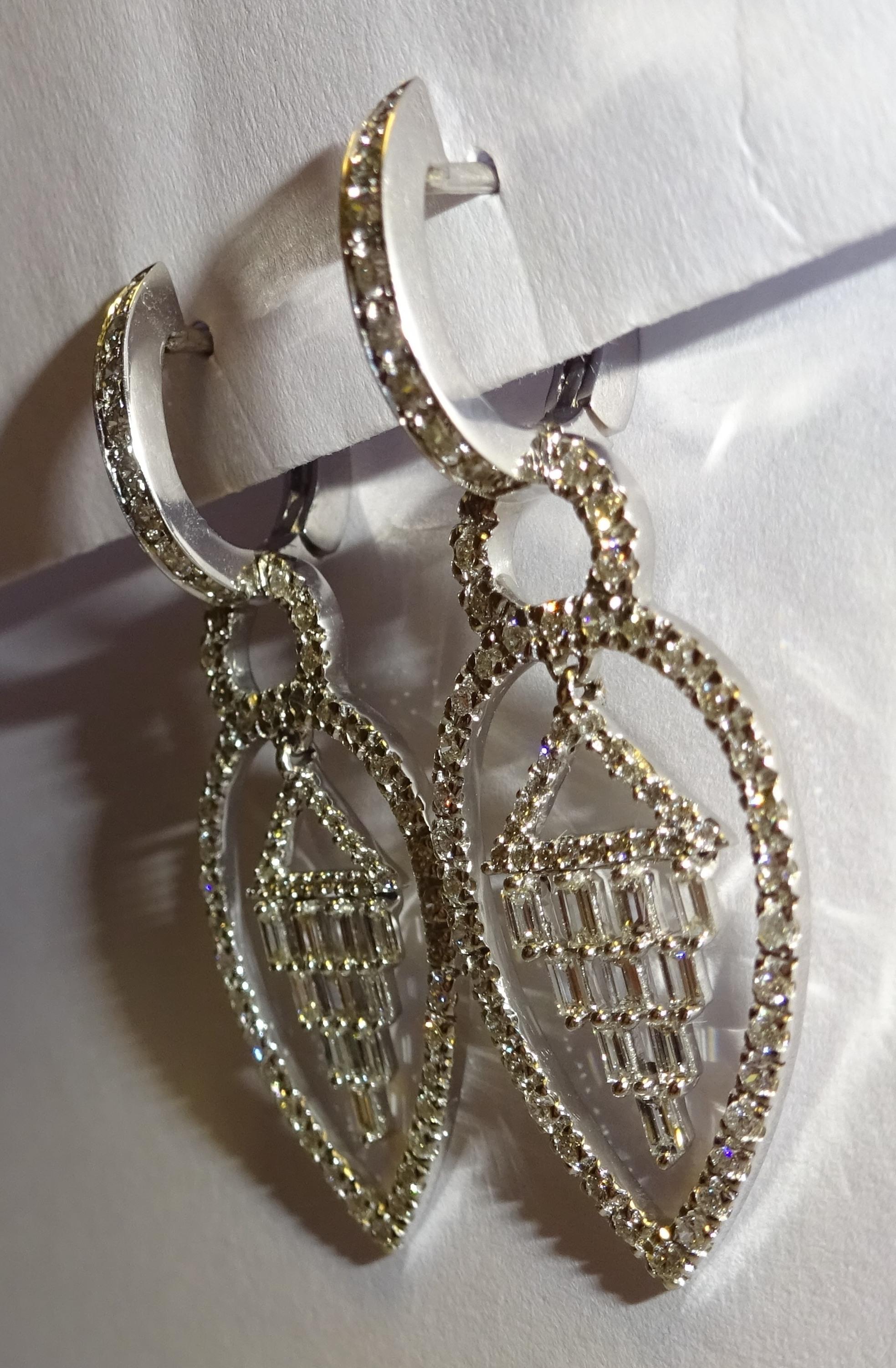 Women's 18 Karat White Gold Diamond Dangle Earrings For Sale