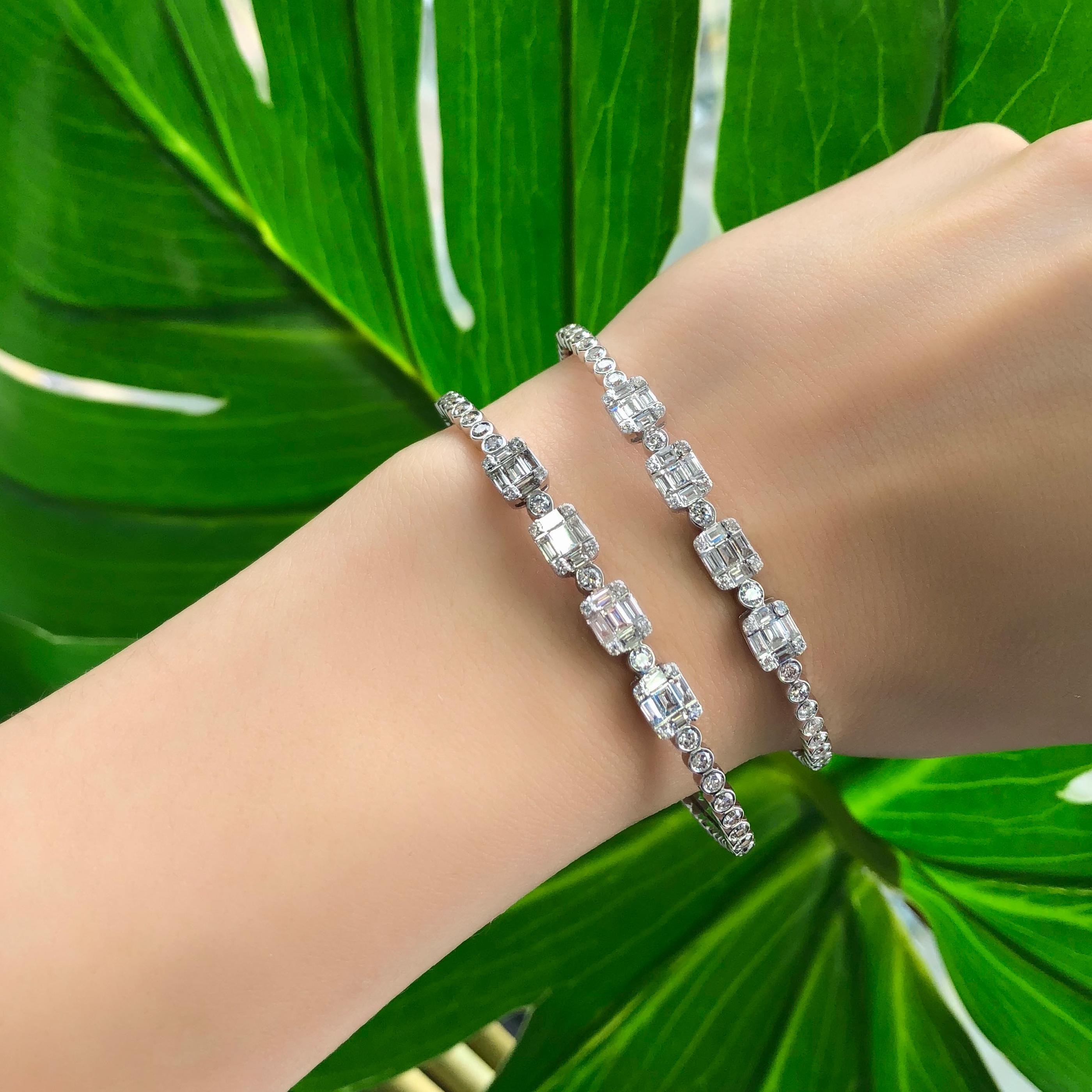 Bracelet jonc à barres carrées délicates en or blanc 18 carats avec diamants baguettes Unisexe en vente