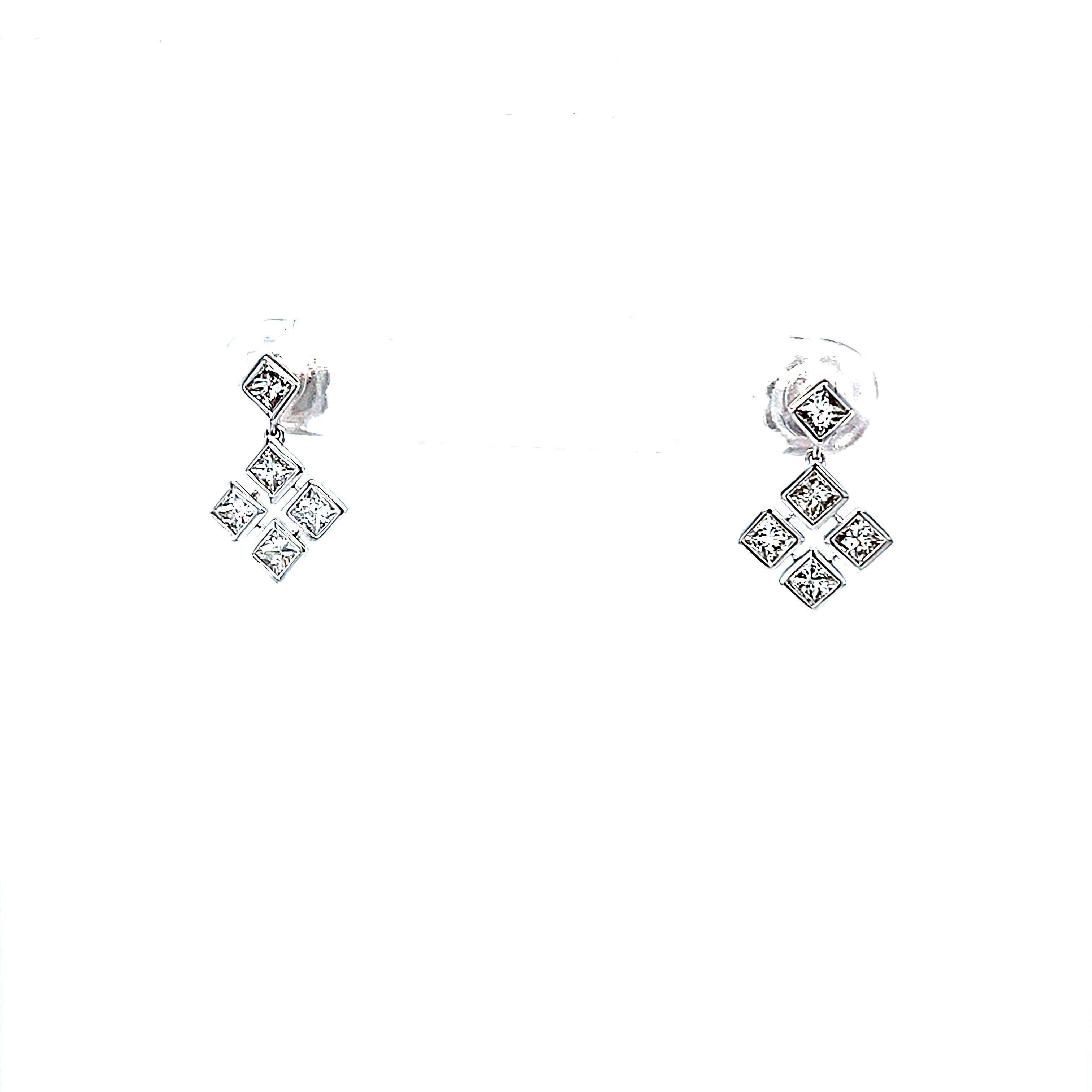 18 Karat White Gold Diamond Drop Earrings In New Condition For Sale In Monte-Carlo, MC