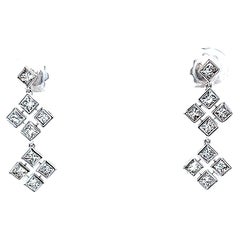 Boucles d'oreilles pendantes en or blanc 18 carats et diamants