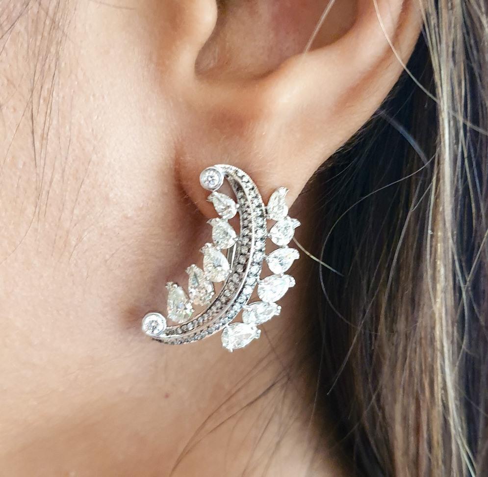 Modern 18 Karat White Gold and Diamond Earrings