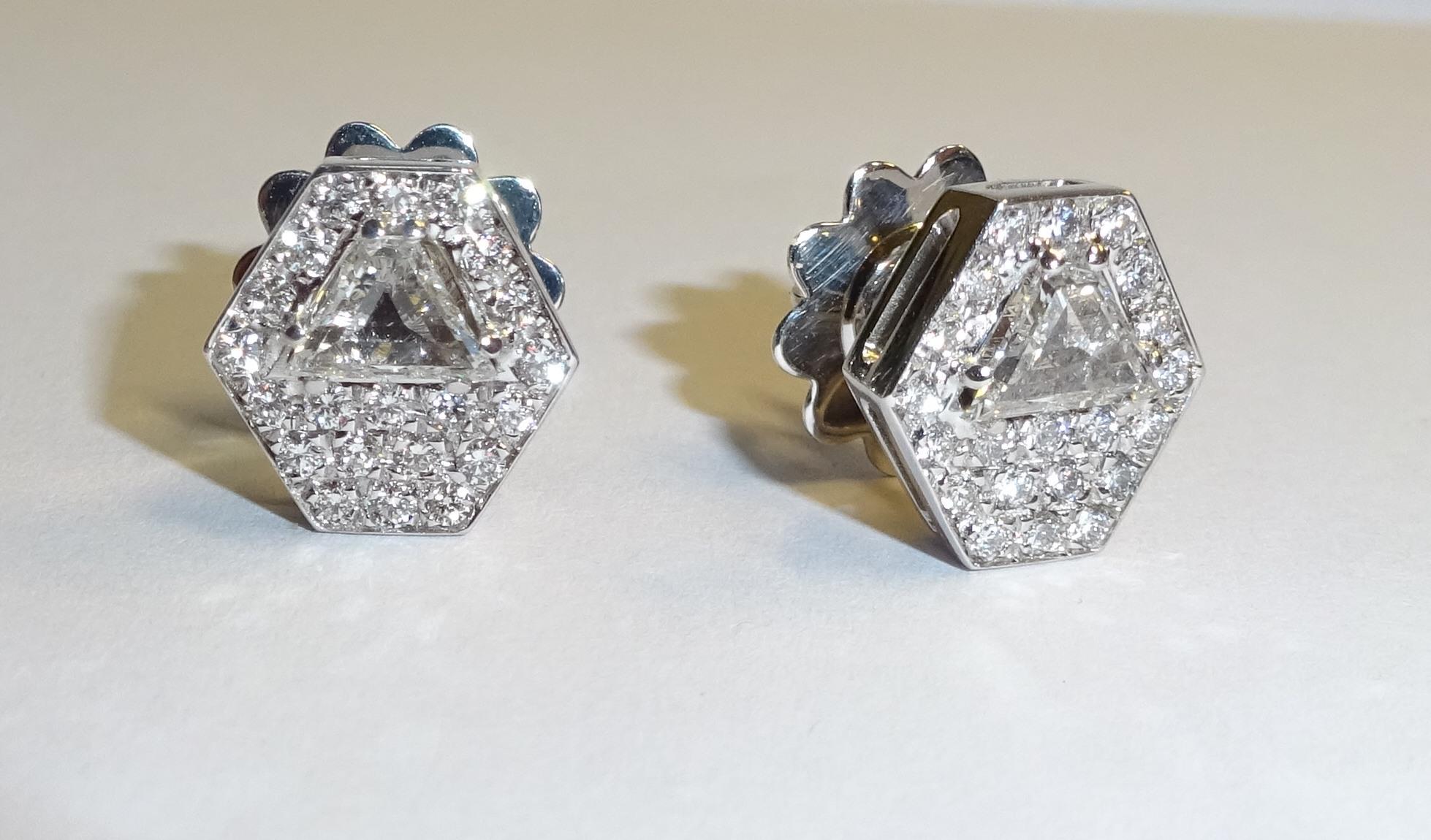 Taille mixte Diamant en or blanc 18 carats  Boucles d'oreilles en vente