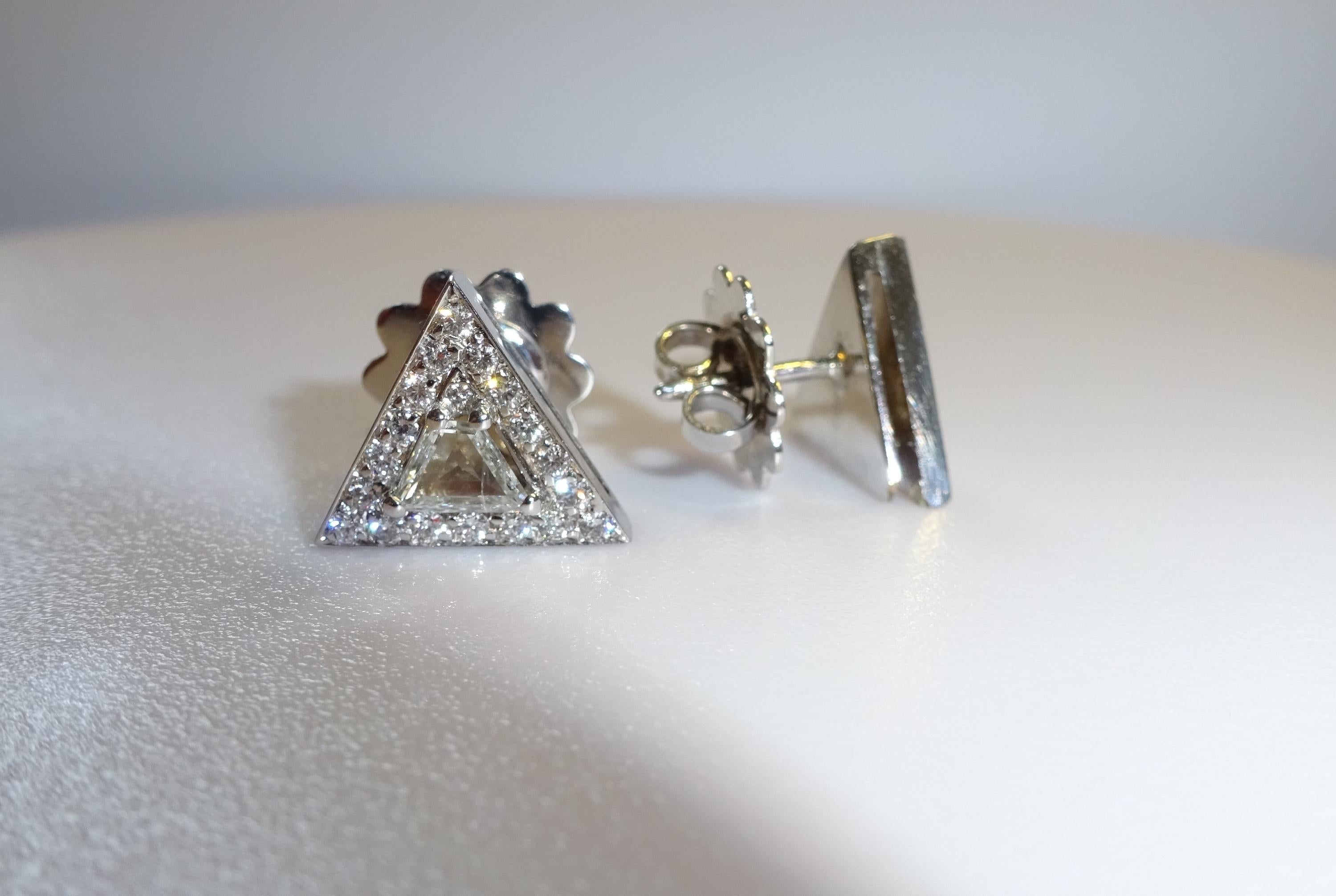 18 Karat White Gold Diamond Earrings In New Condition In Duesseldorf, DE