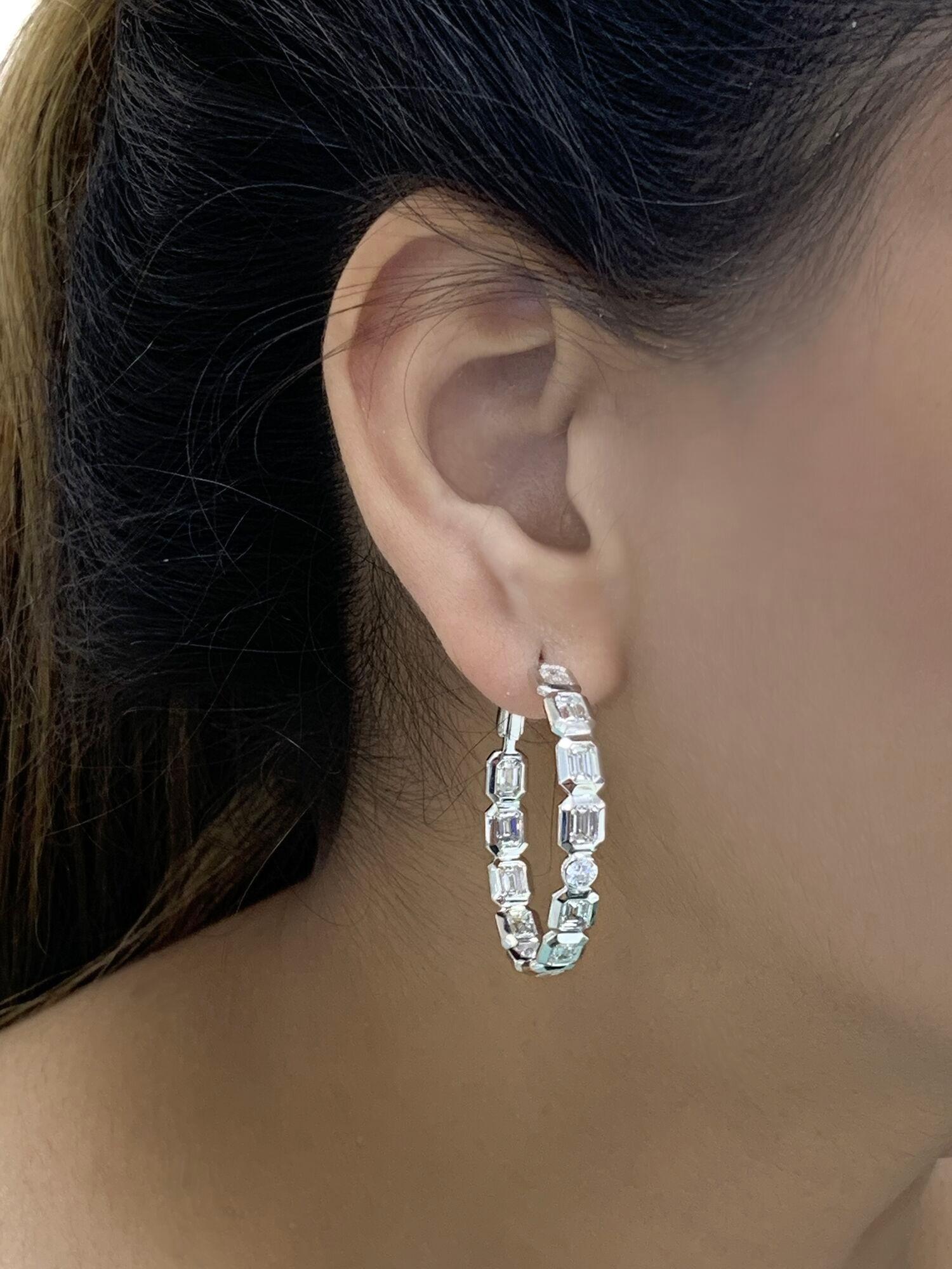 Women's 18 Karat White Gold Diamond Earrings For Sale
