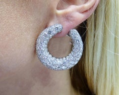 Pendientes de aro de diamantes de oro blanco de 18 quilates