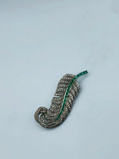 18 Karat White Gold Diamond Emerald Leaf Brooch