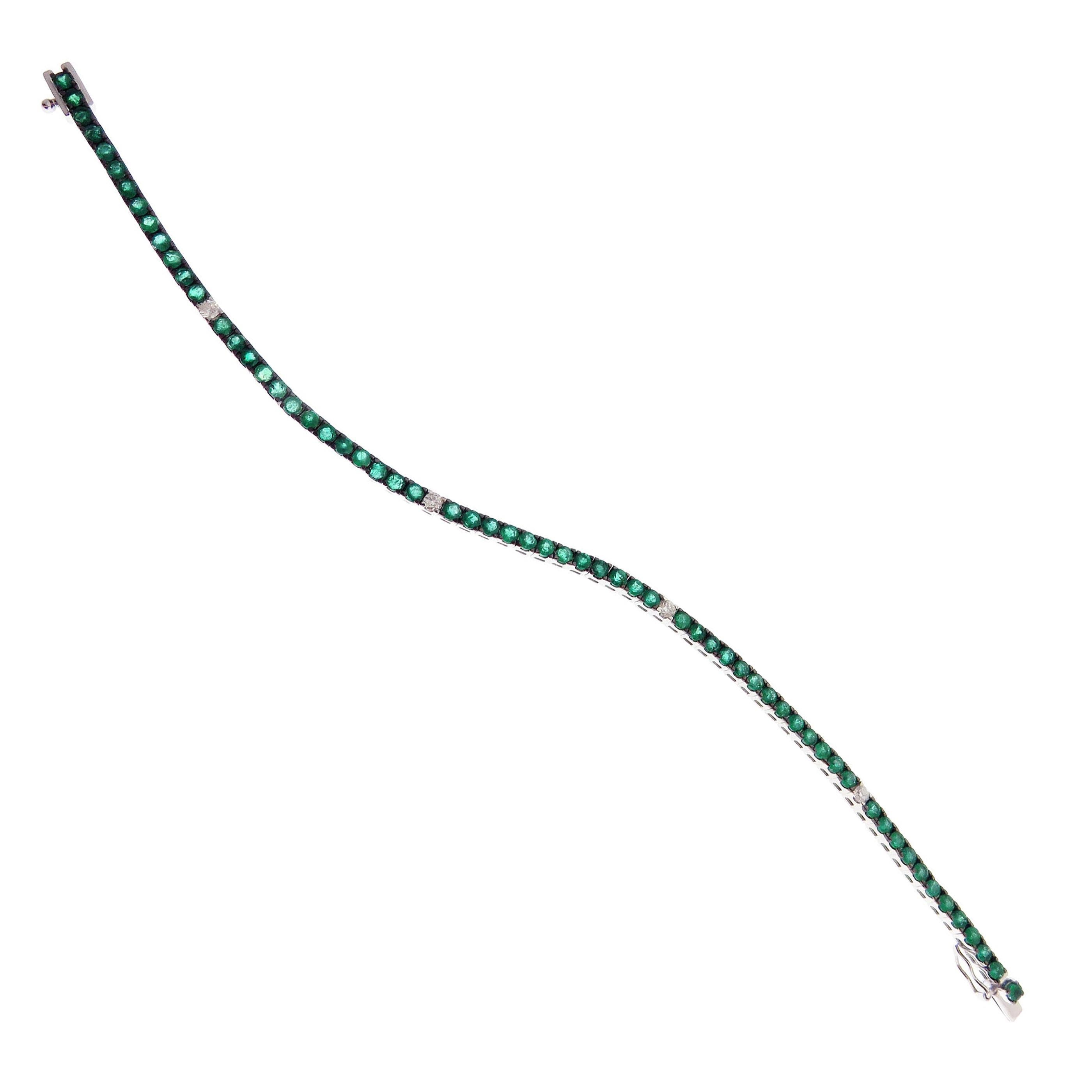 18 Karat White Gold Diamond Emerald Line Tennis Bracelet